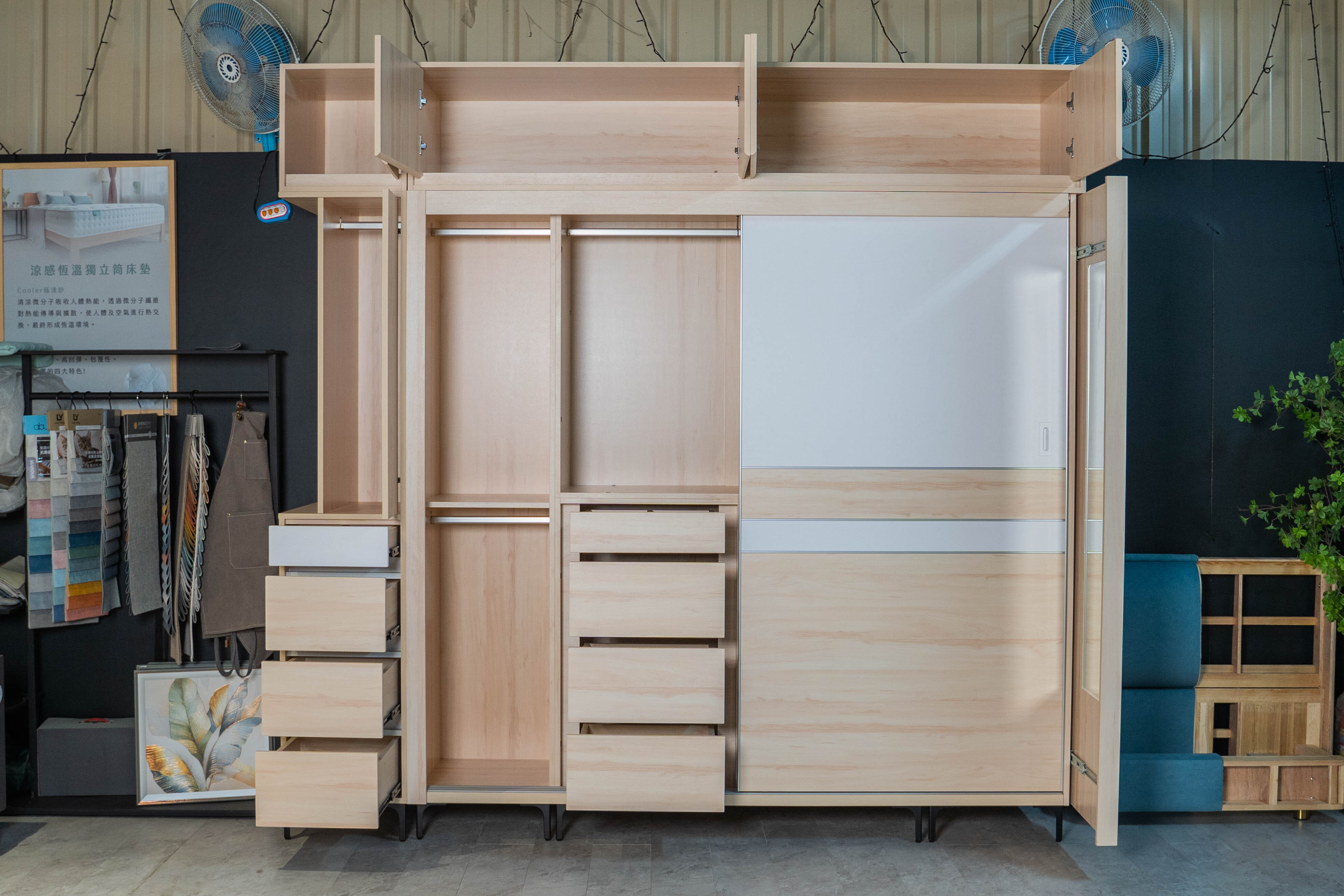 米白木質調系統衣櫥