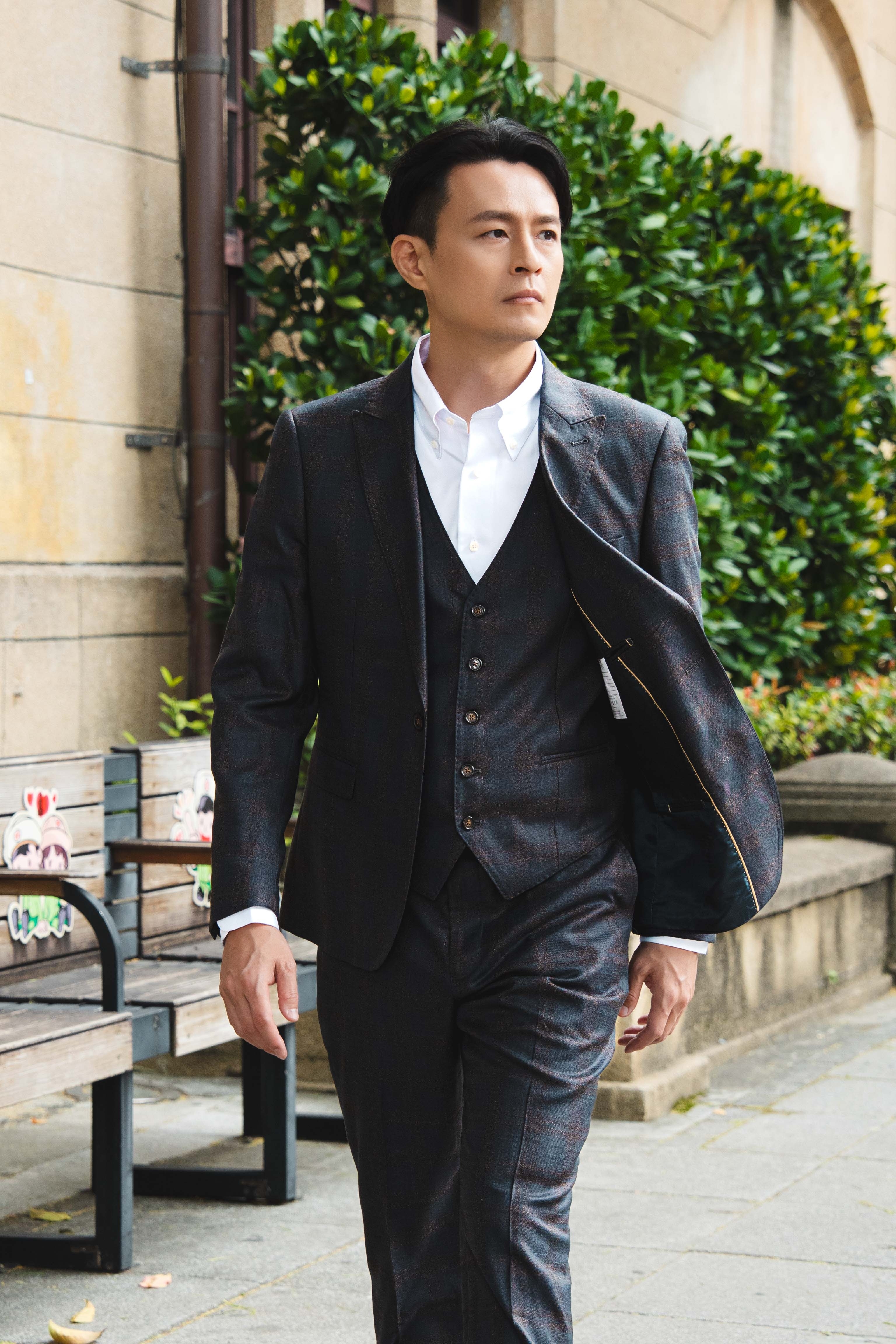 金屬格紋三件式西裝 2115 炭灰色