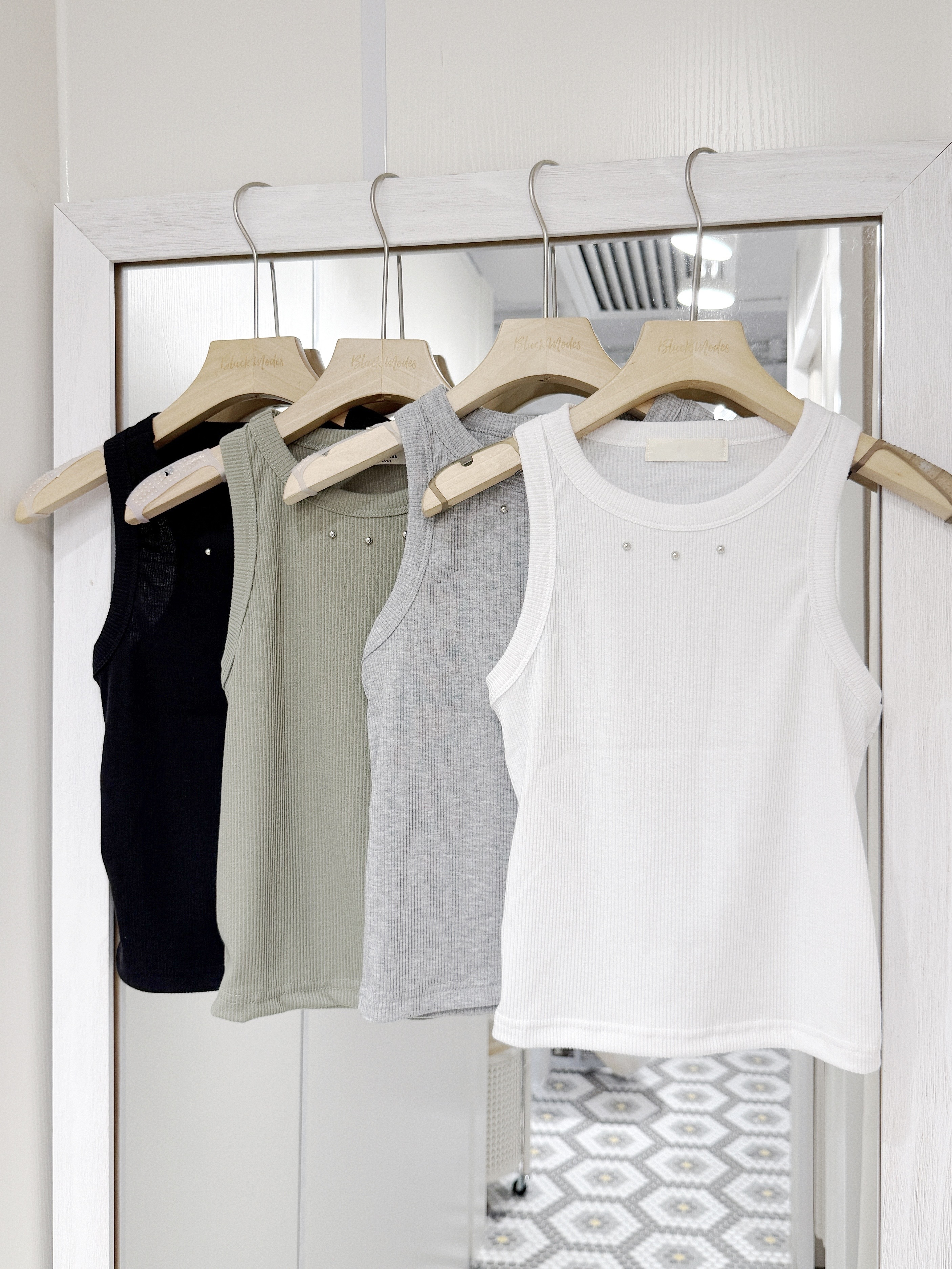 V0179｜中性型格必備🖤窩釘入膊小背心