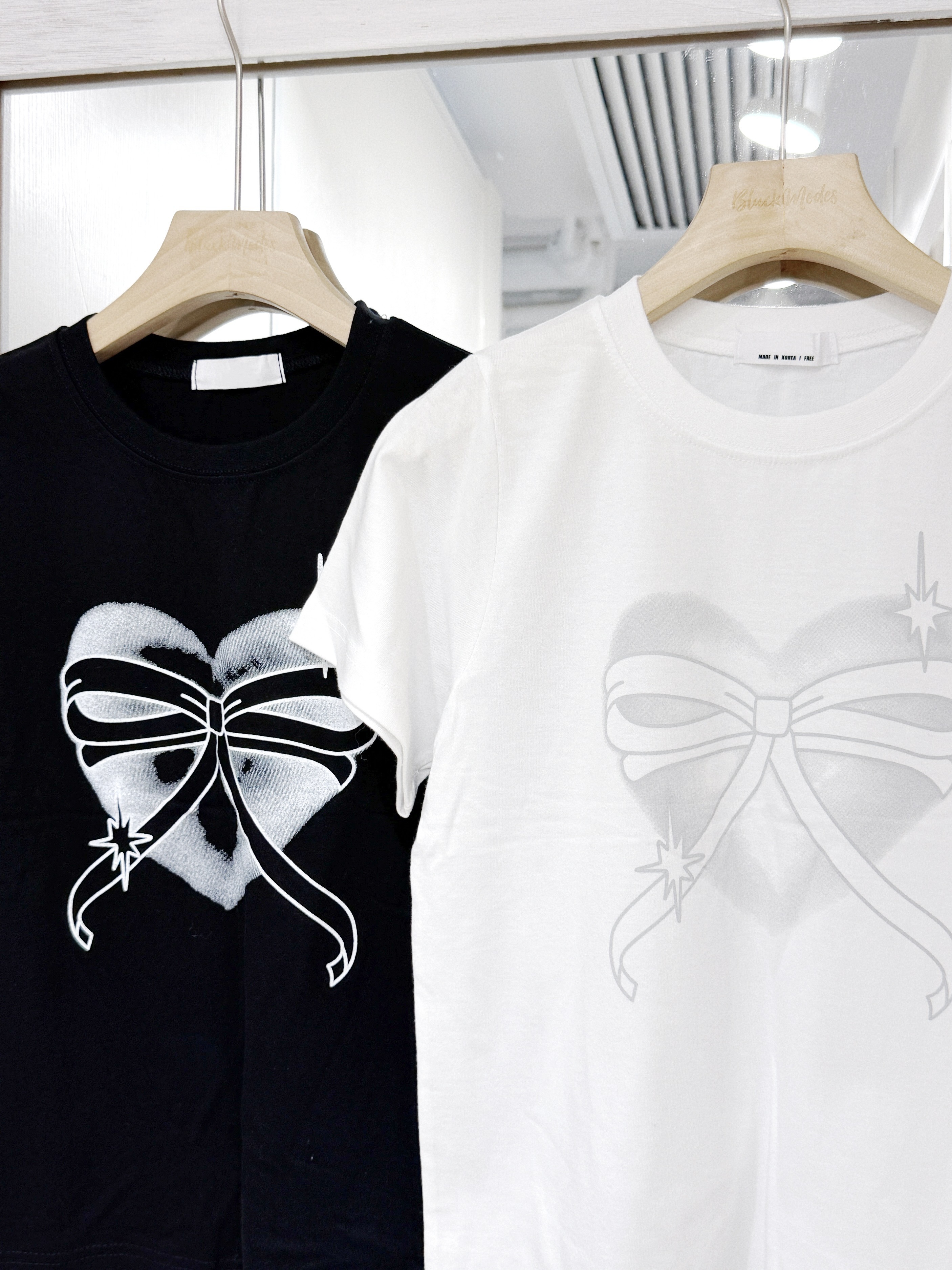 T1354｜美少女.𖥔 ݁ ˖🌙🎀 心心線條蝴蝶結短版TEE