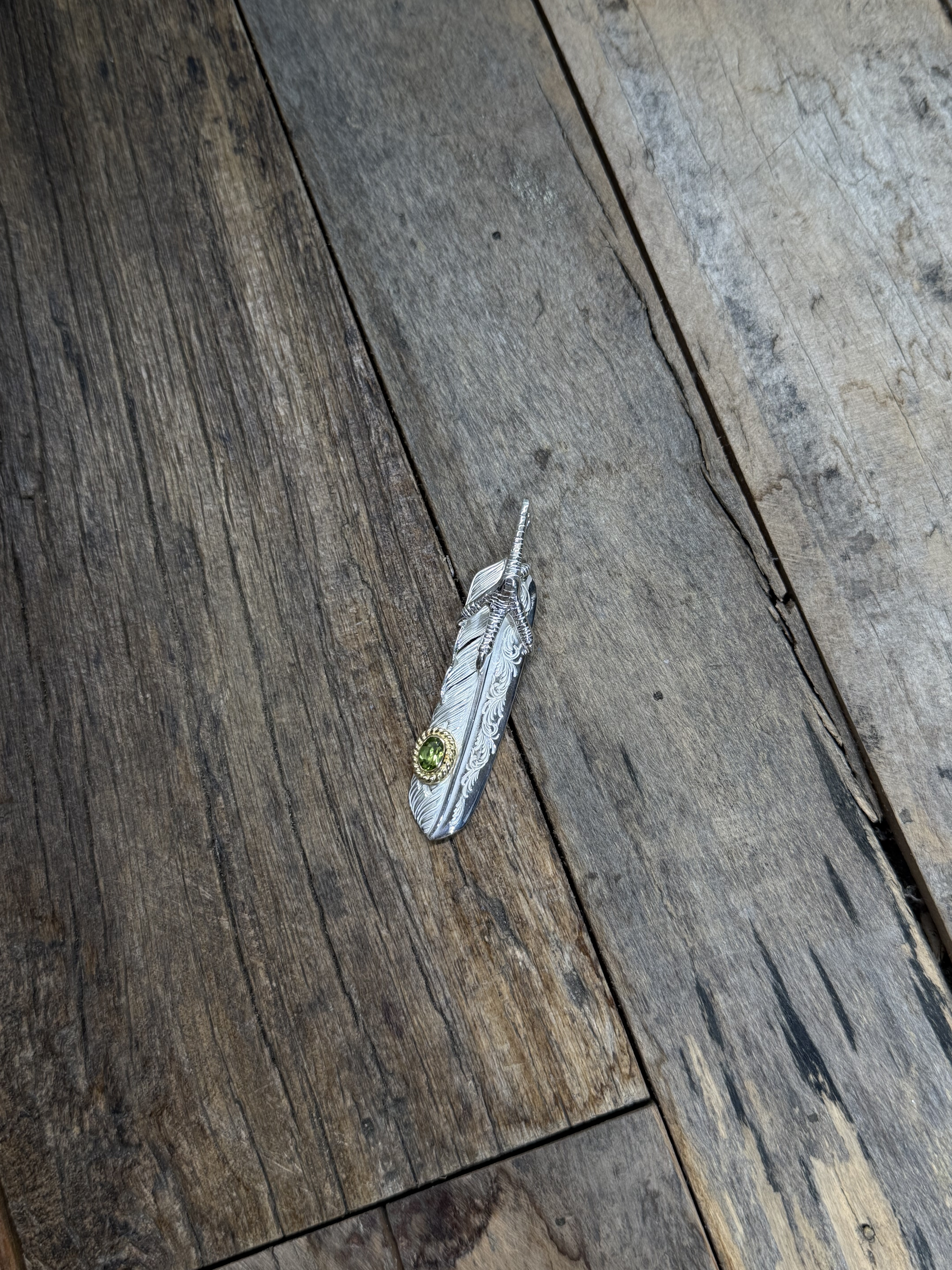 銀爪唐草飛行羽下金繩橄欖石02