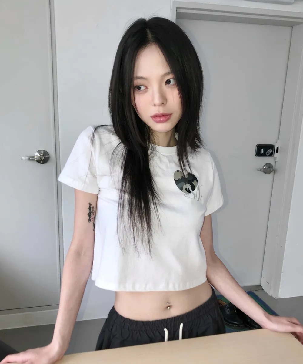 【3 Apr 截單！限時優惠預訂】韓國MUCENT CAVOO HEART CAMO SMALL LOGO HALF TEE（2色）