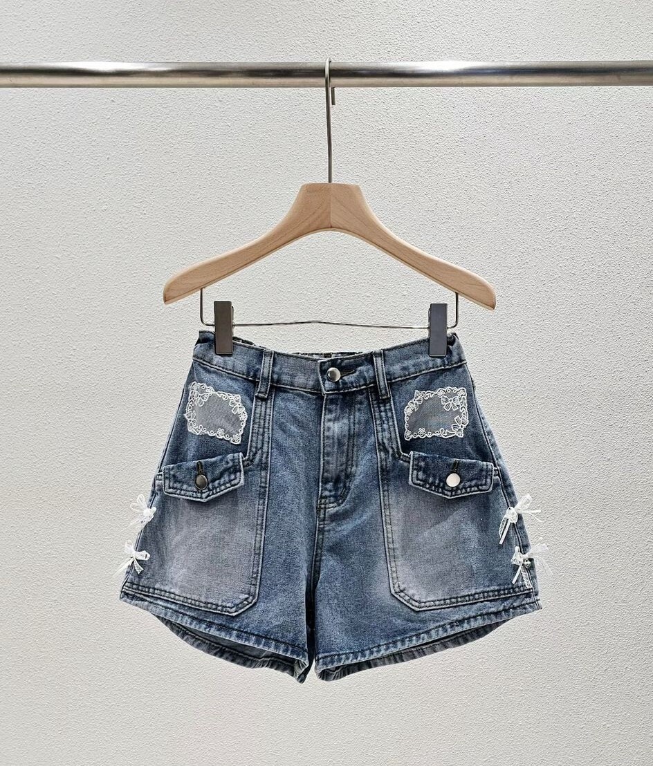 W46  橡根牛仔褲 腰 26-34 HIP44 長 14 $399 (一口價)