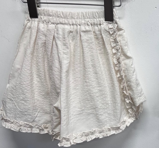 甜美百搭荷葉邊短褲