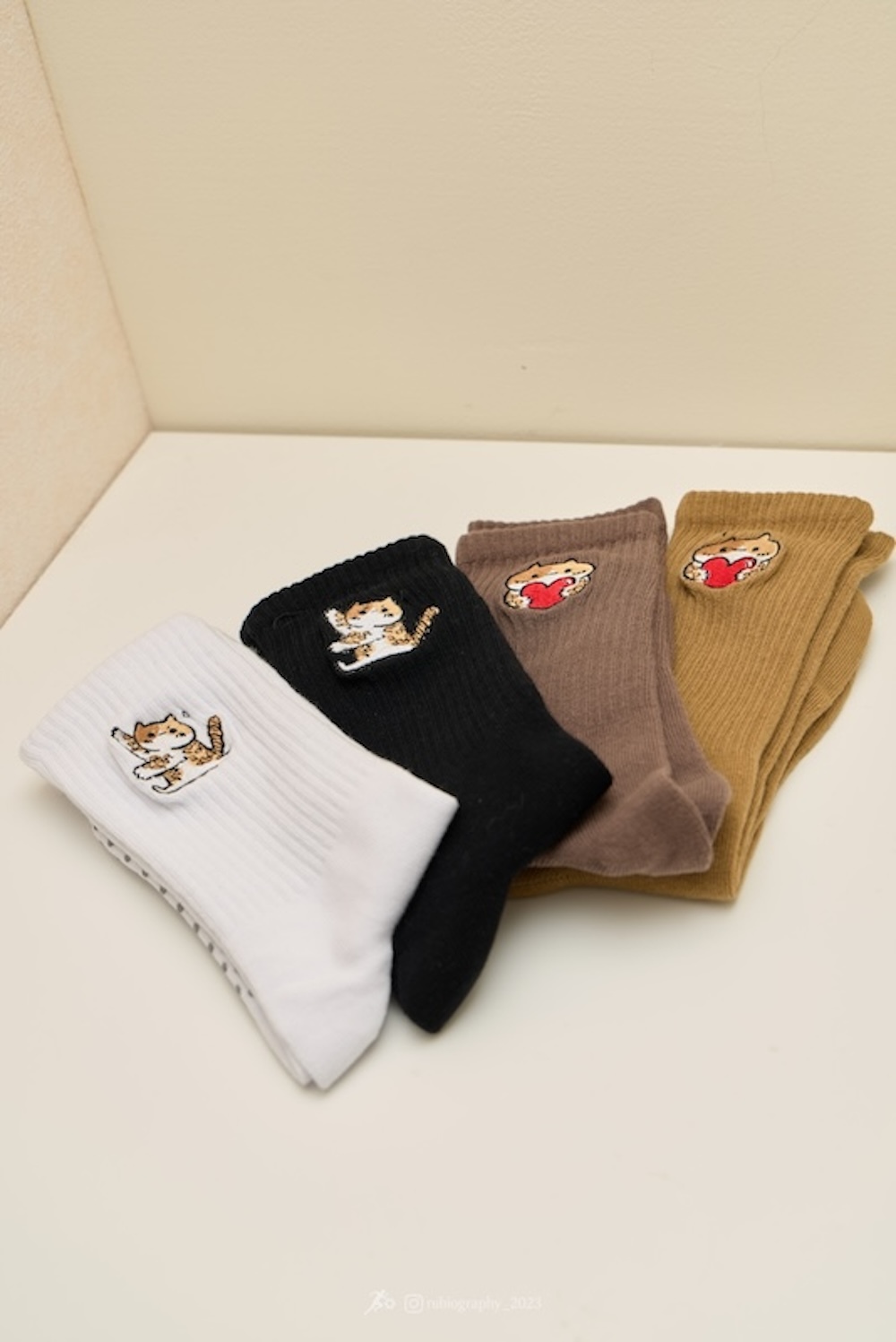 嗨賴 x LUMOS | 愛心貓貓 刺繡長襪（三色可選）