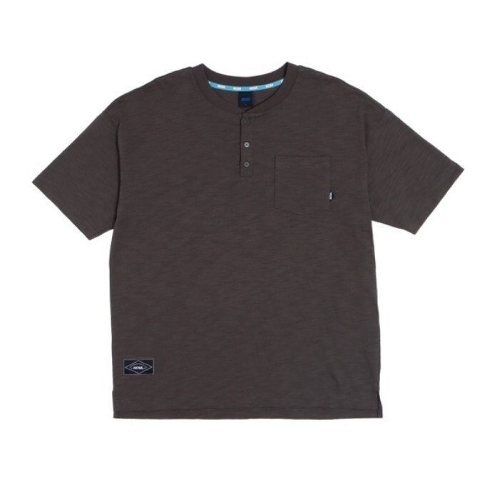 NCAA 短袖 深灰 半開襟 落肩 口袋 短T 中性 7525100210