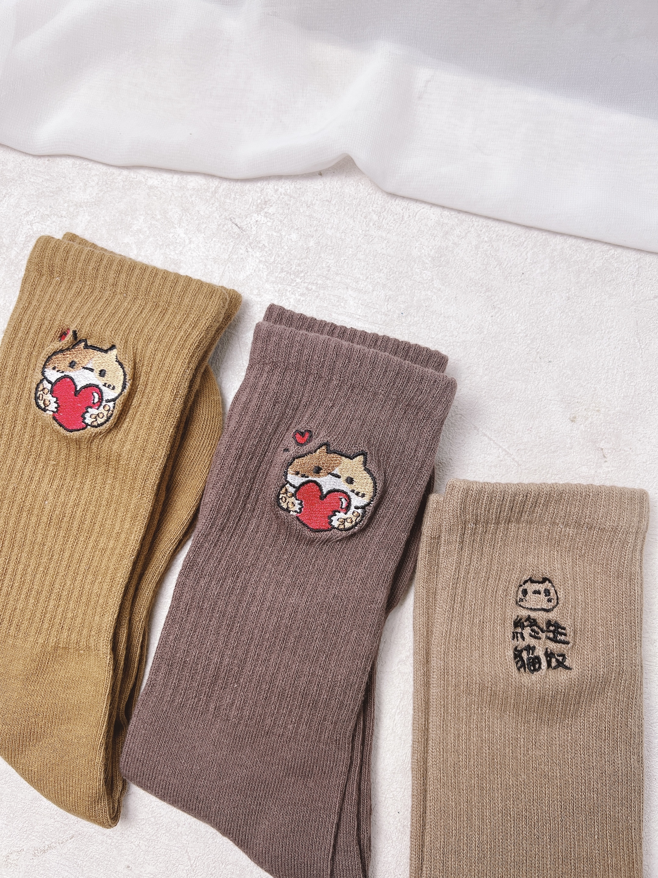 嗨賴 x LUMOS | 愛心貓貓 刺繡長襪（三色可選）