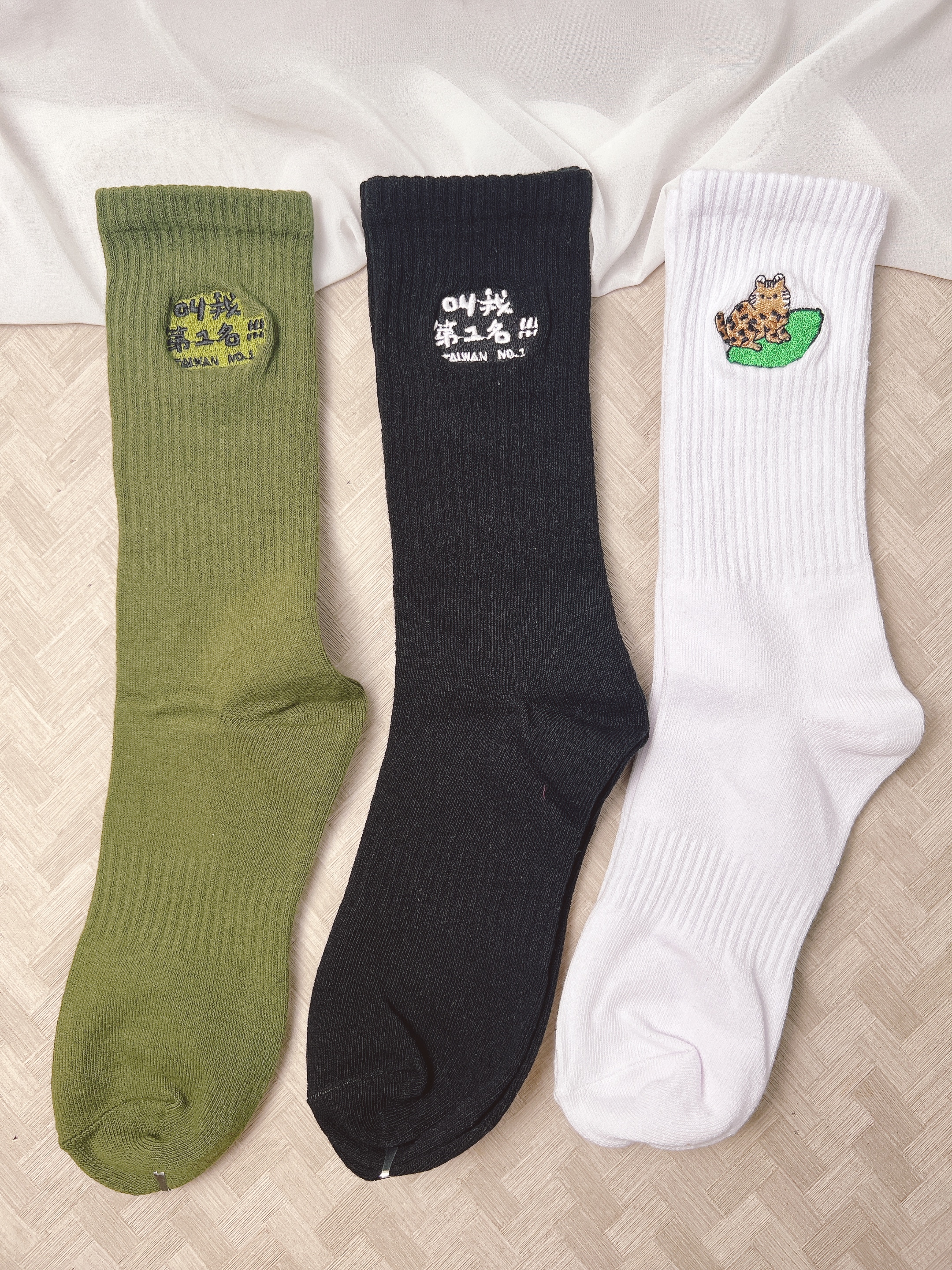 嗨賴 x LUMOS | Team Taiwan 第一名 刺繡長襪（三色可選）