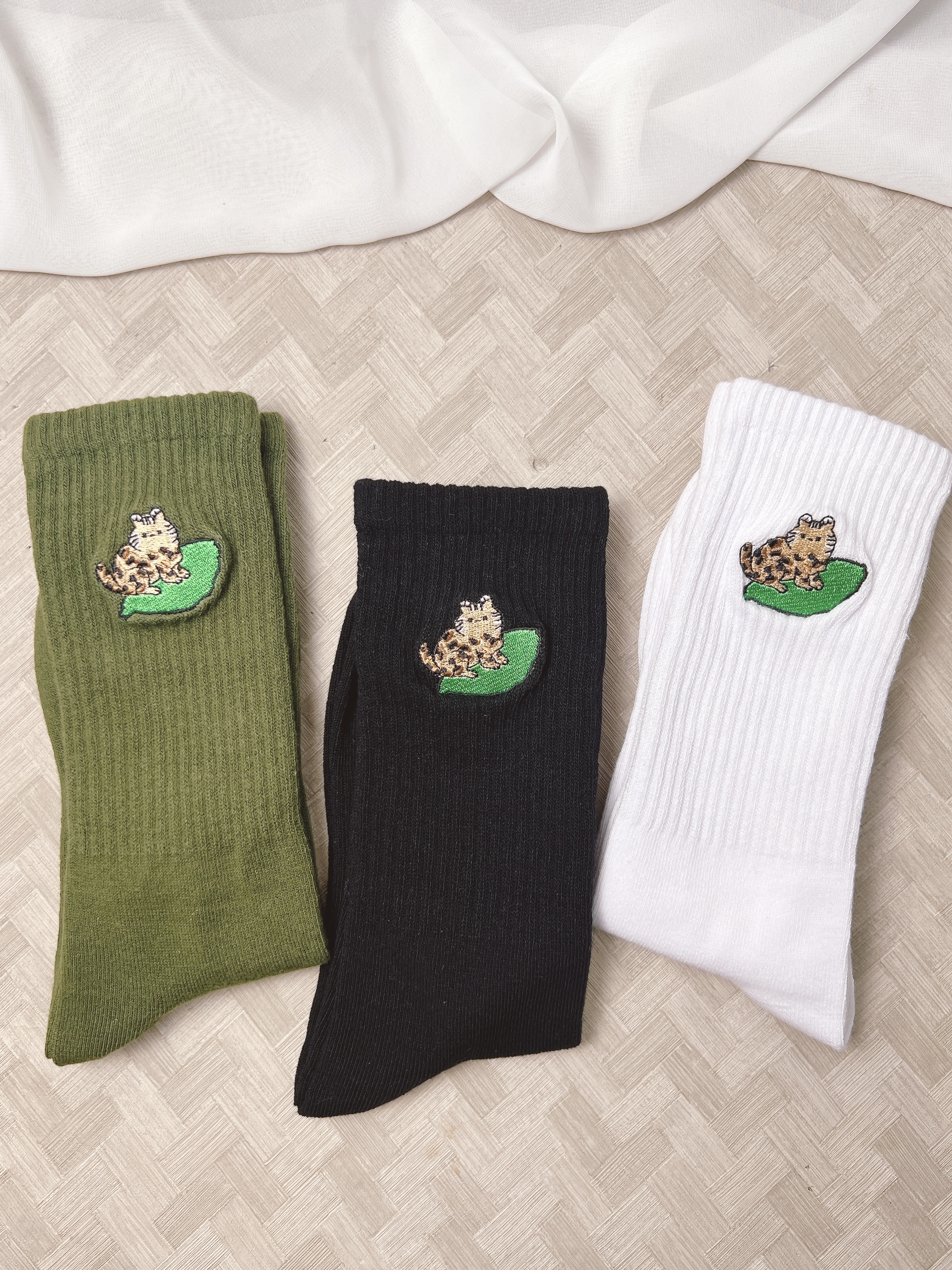 嗨賴 x LUMOS | Team Taiwan 第一名 刺繡長襪（三色可選）