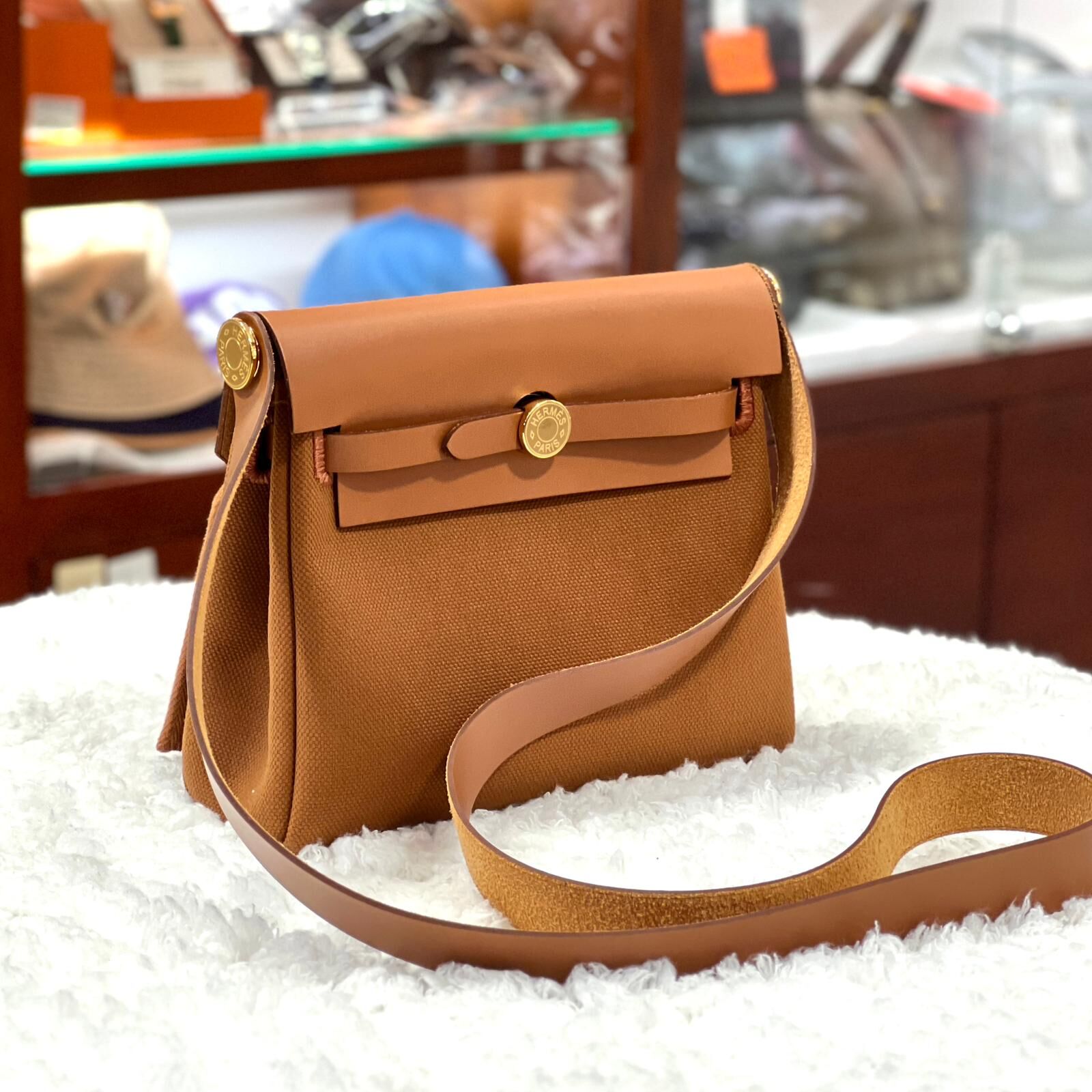 G刻!!!新鮮單!!全新HERMES MINI HERBAG GOLD 金棕色金扣帆布 #BRAND NEW #香榭站正品