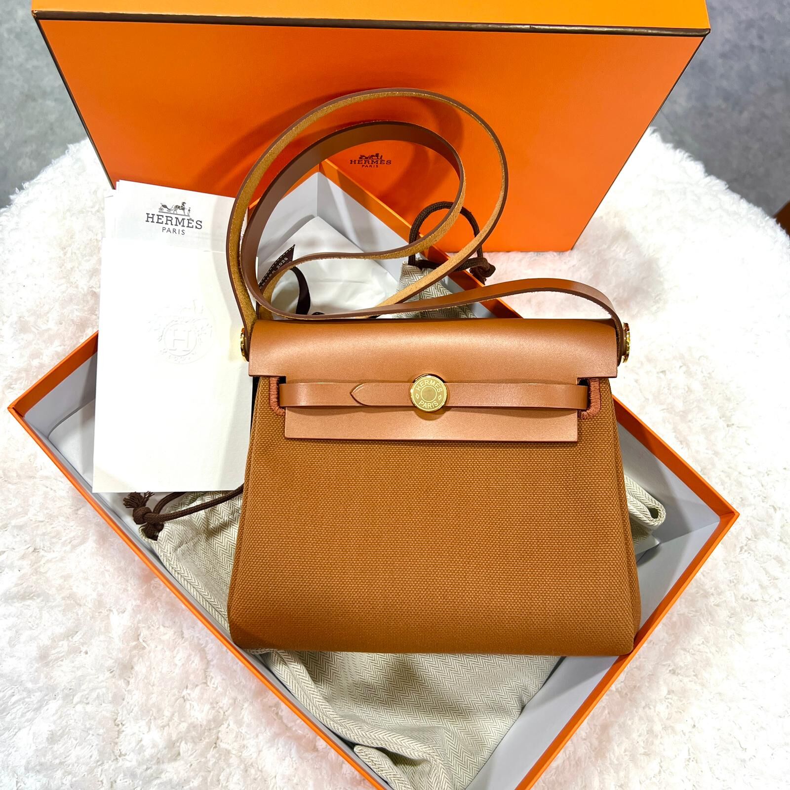 G刻!!!新鮮單!!全新HERMES MINI HERBAG GOLD 金棕色金扣帆布 #BRAND NEW #香榭站正品
