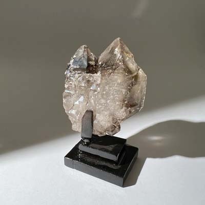 一種歷史悠久的「水晶品種」- 骨幹水晶