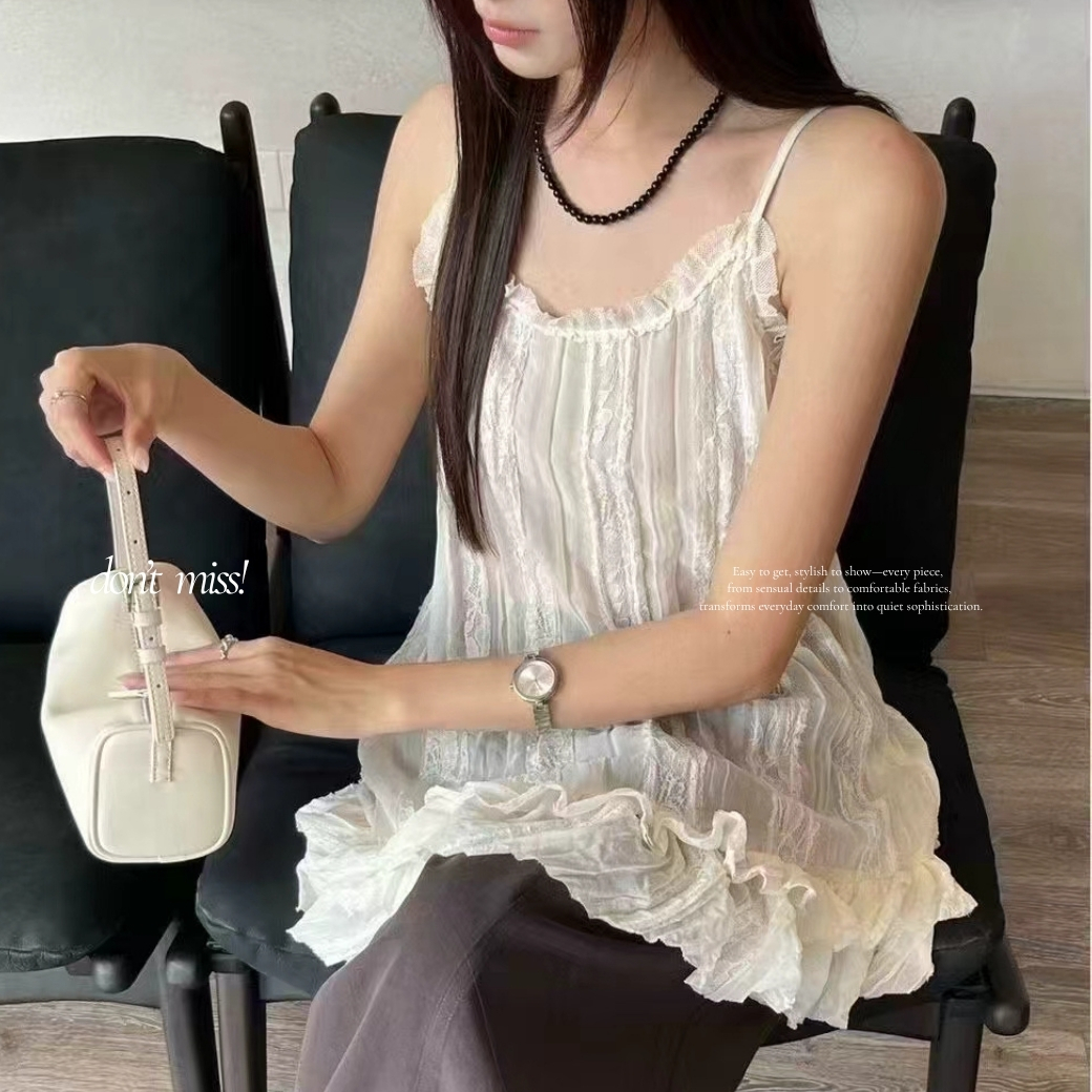 【輕透層次】DOMISS法式荷葉邊細肩背心-2色 透膚上衣 溫柔度假感必收(現+預)