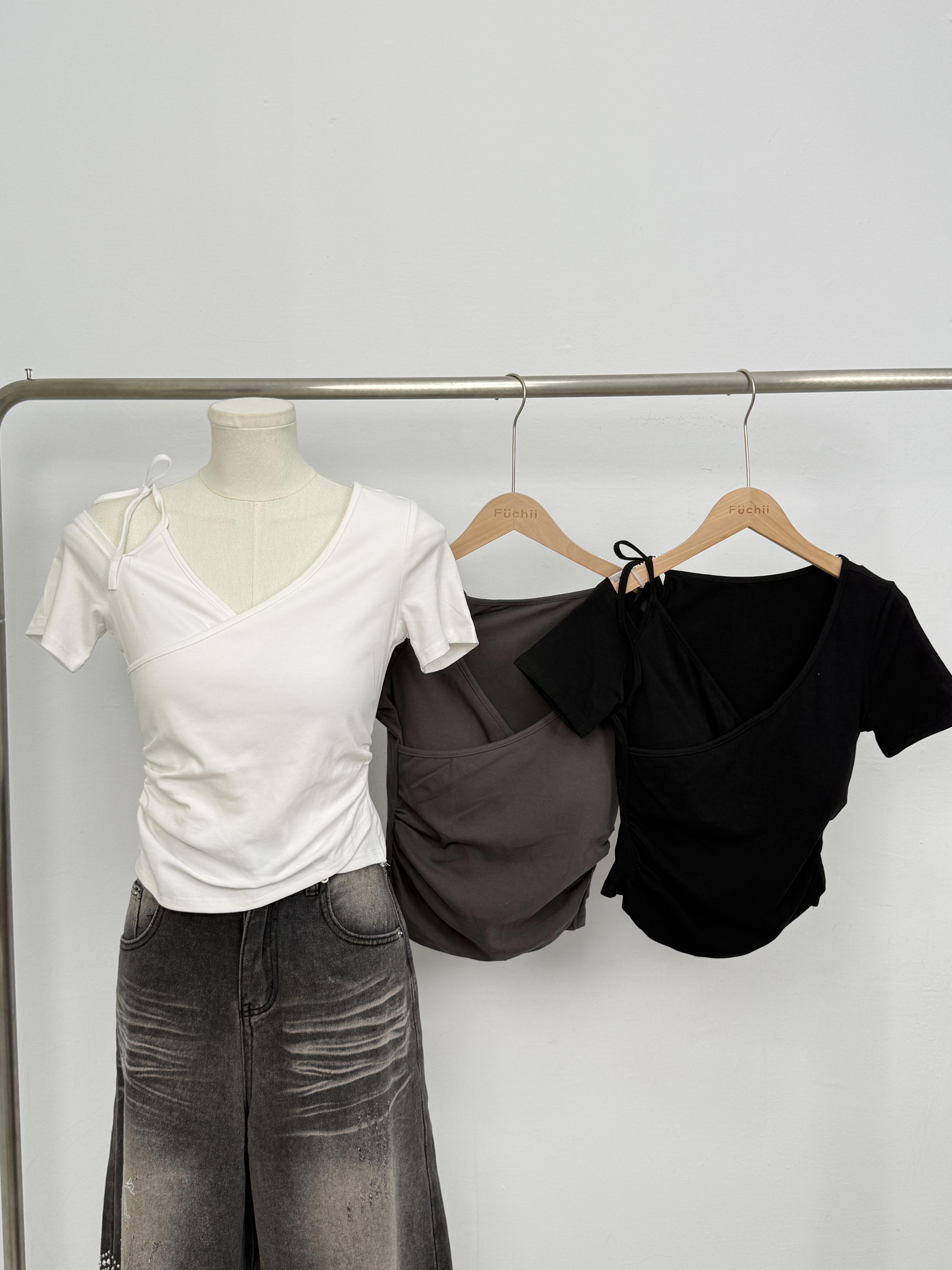 NEW 前交叉兩側抓皺罩杯上衣