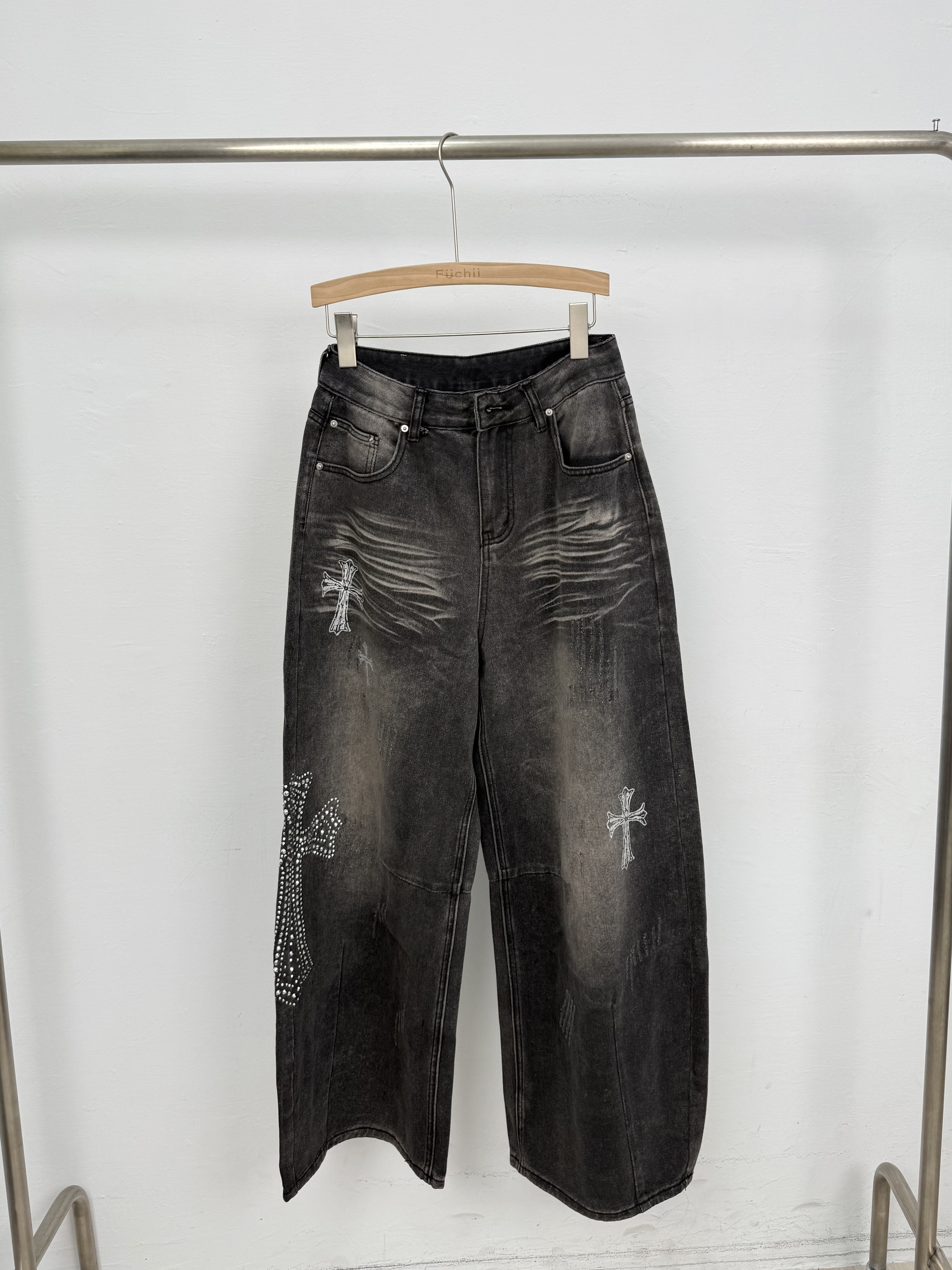 B26刷破水洗十字牛仔微彎刀褲