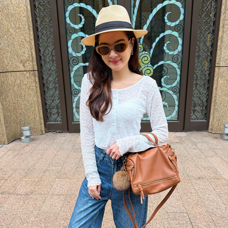 蕾絲透膚排扣上衣