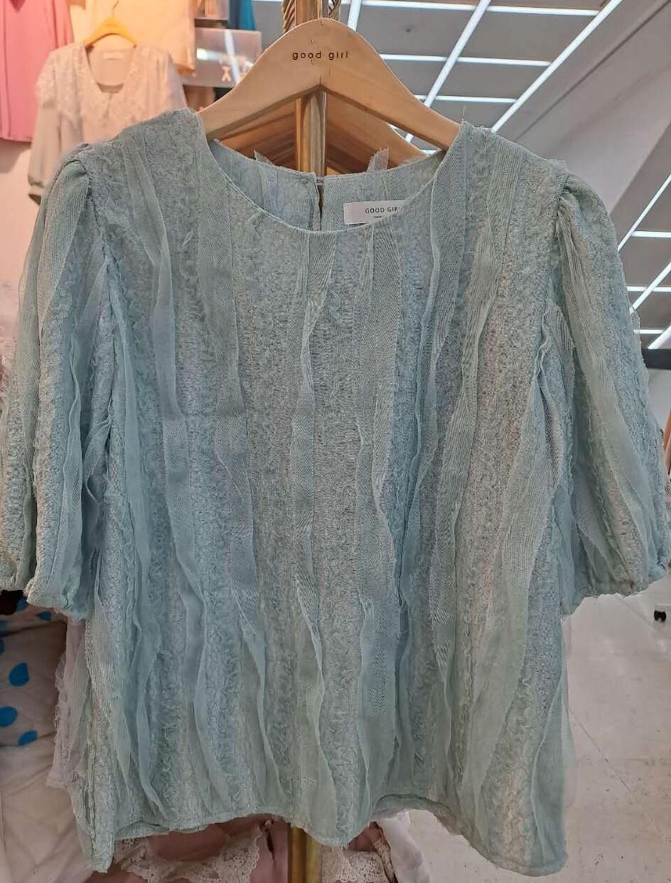 G22 胸42 長22 $379 (一口價)