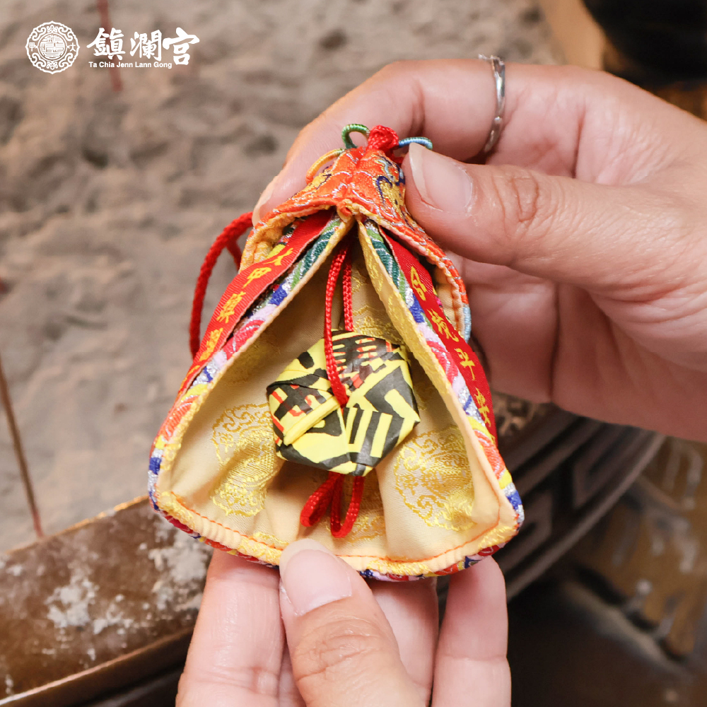 鳳冠小神衣吊飾|大甲媽文創商品-大甲媽祖 / 鳳袍_U【鎮瀾宮】