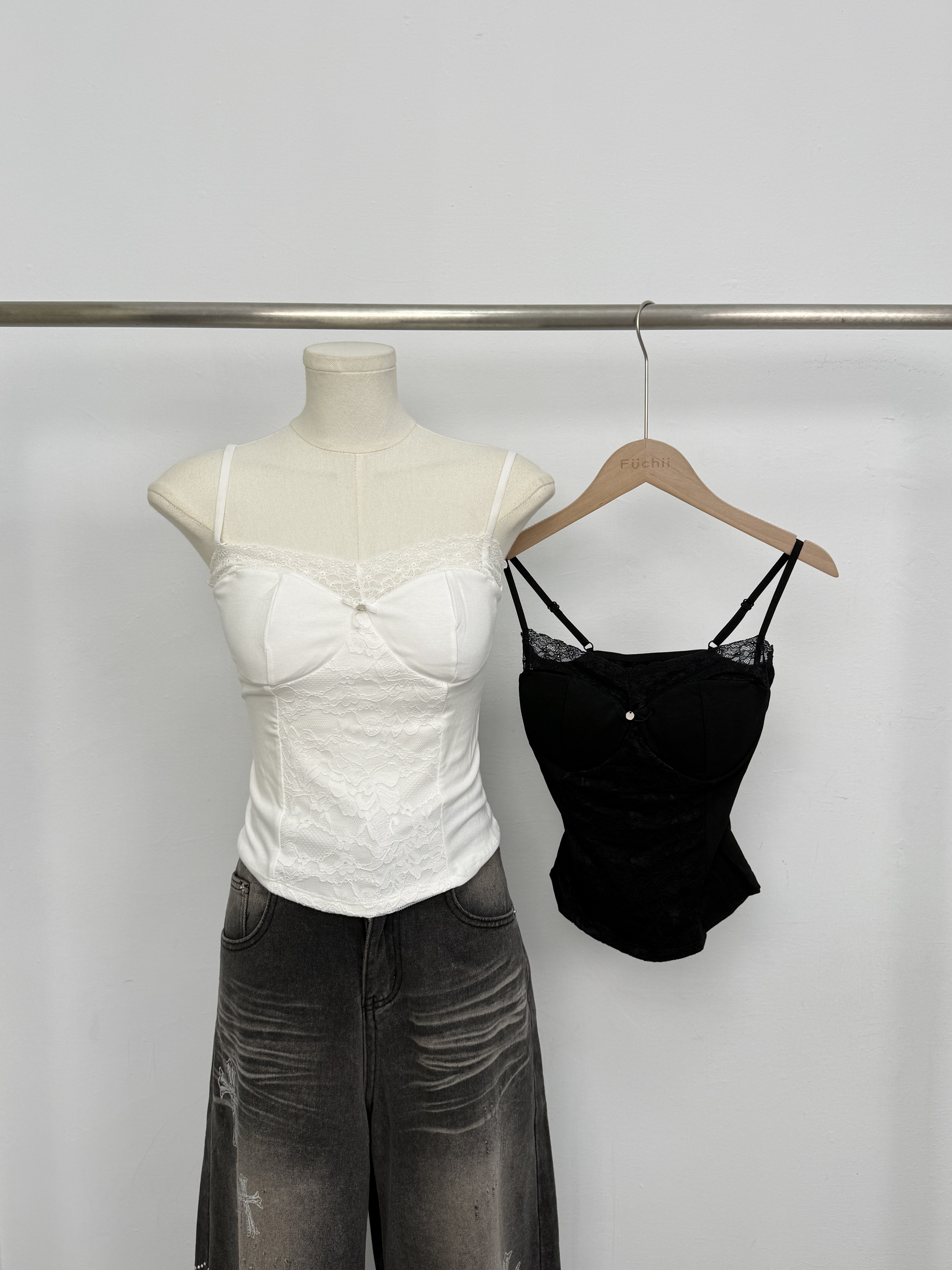 B94蕾絲細肩小標胸墊上衣