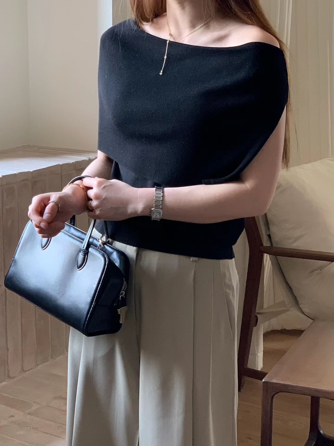 不對稱小斗篷造型合身螺紋上衣 / 2色