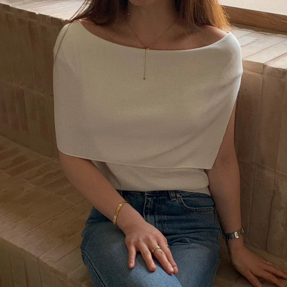 不對稱小斗篷造型合身螺紋上衣 / 2色