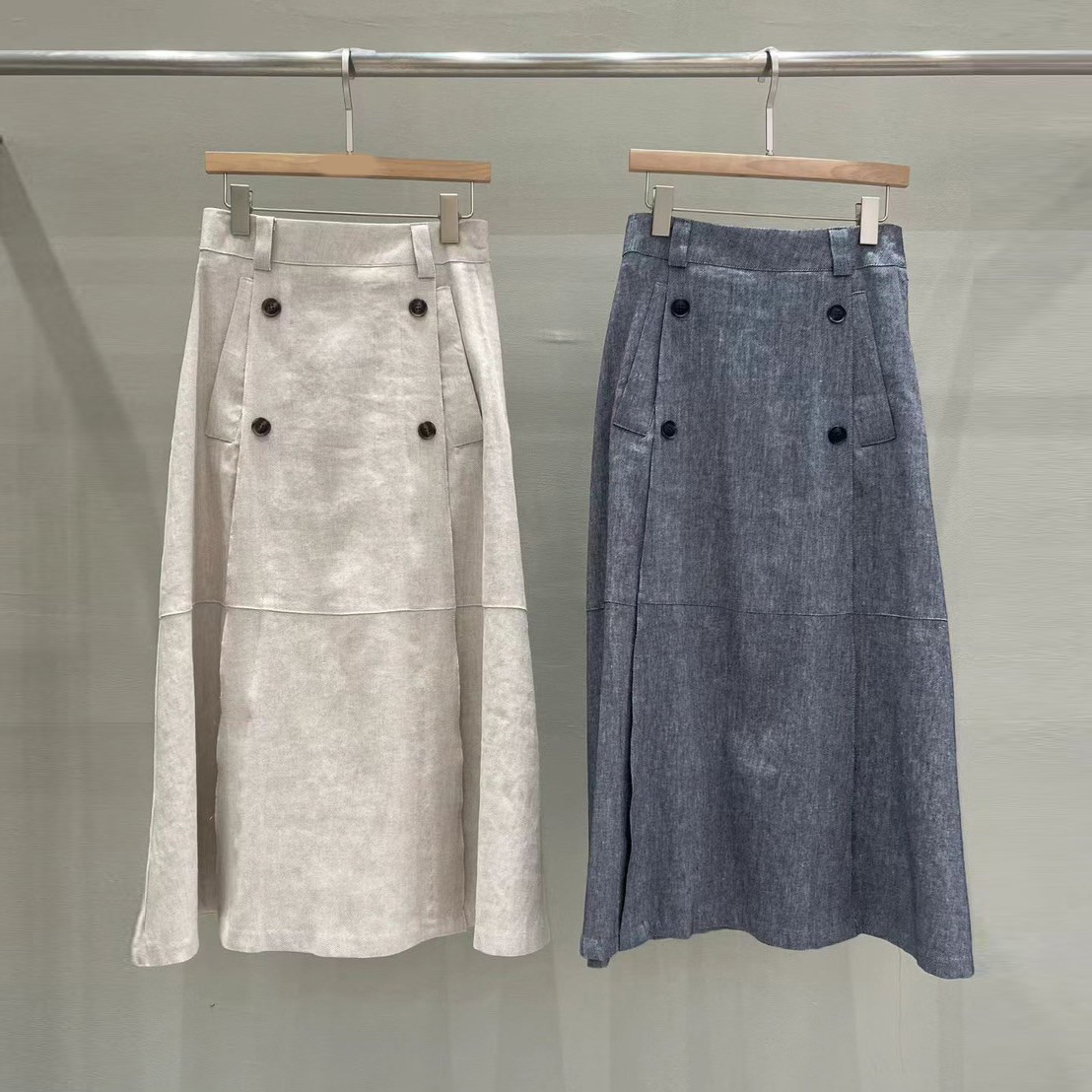 後腰鬆緊雙排釦斜紋布A字傘擺長裙-F / 2色