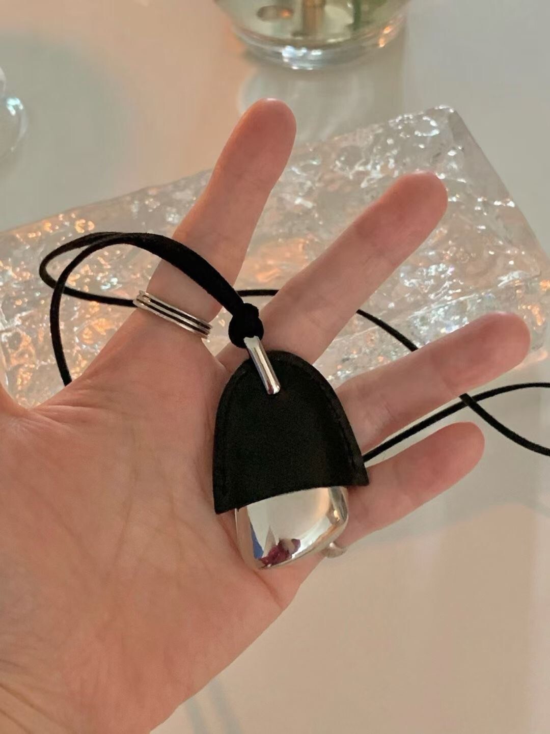 皮件拼水滴銀飾造型皮革長項鍊