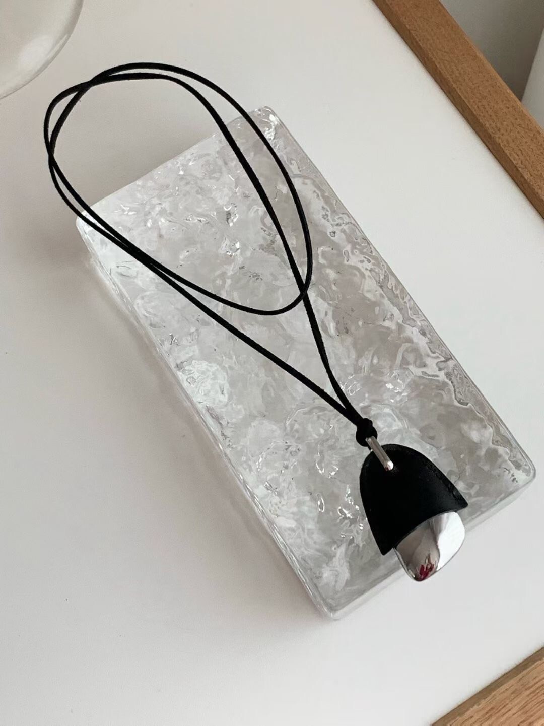 皮件拼水滴銀飾造型皮革長項鍊