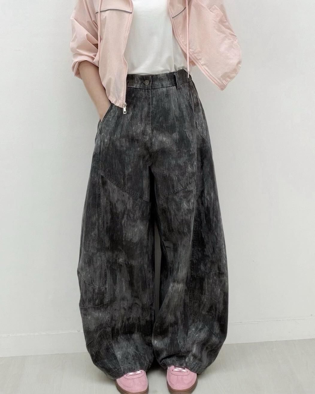 【個性獨特的復古潑墨彎刀寬褲】（現貨）