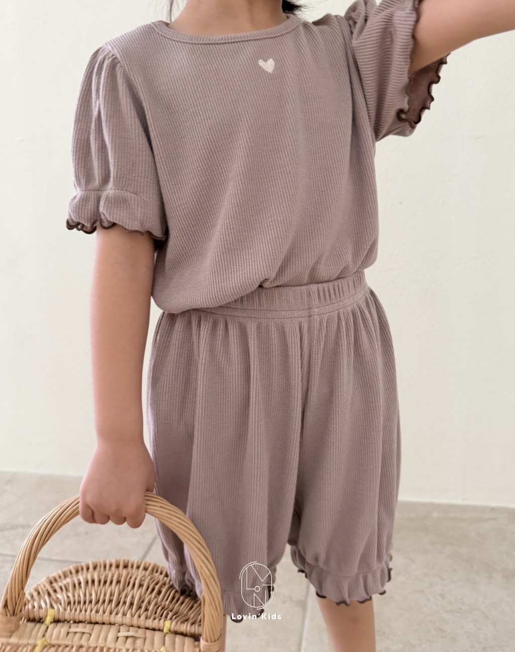 正韓夏LoVin 兩色刺繡愛心上衣