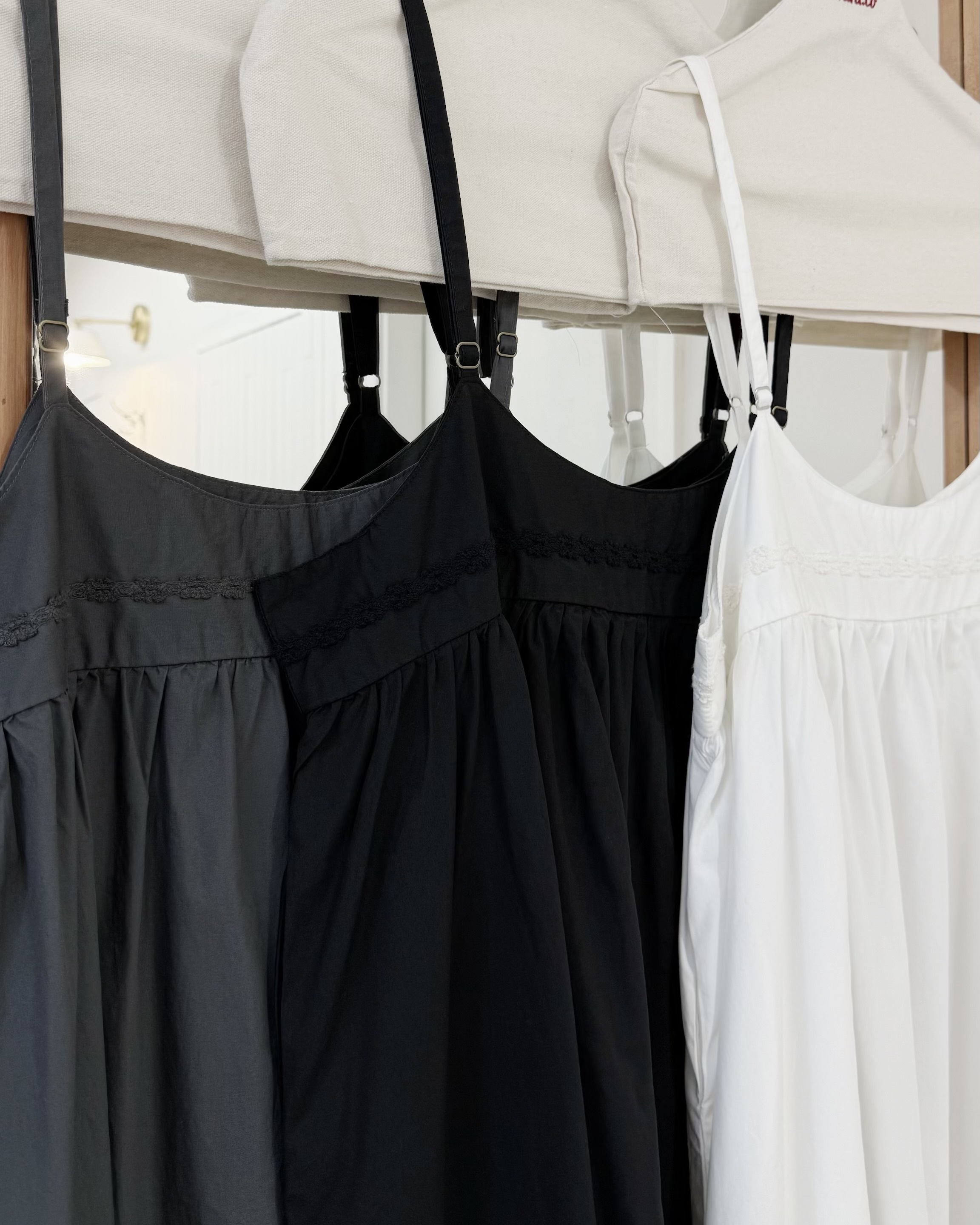 立體刺繡花邊吊帶裙