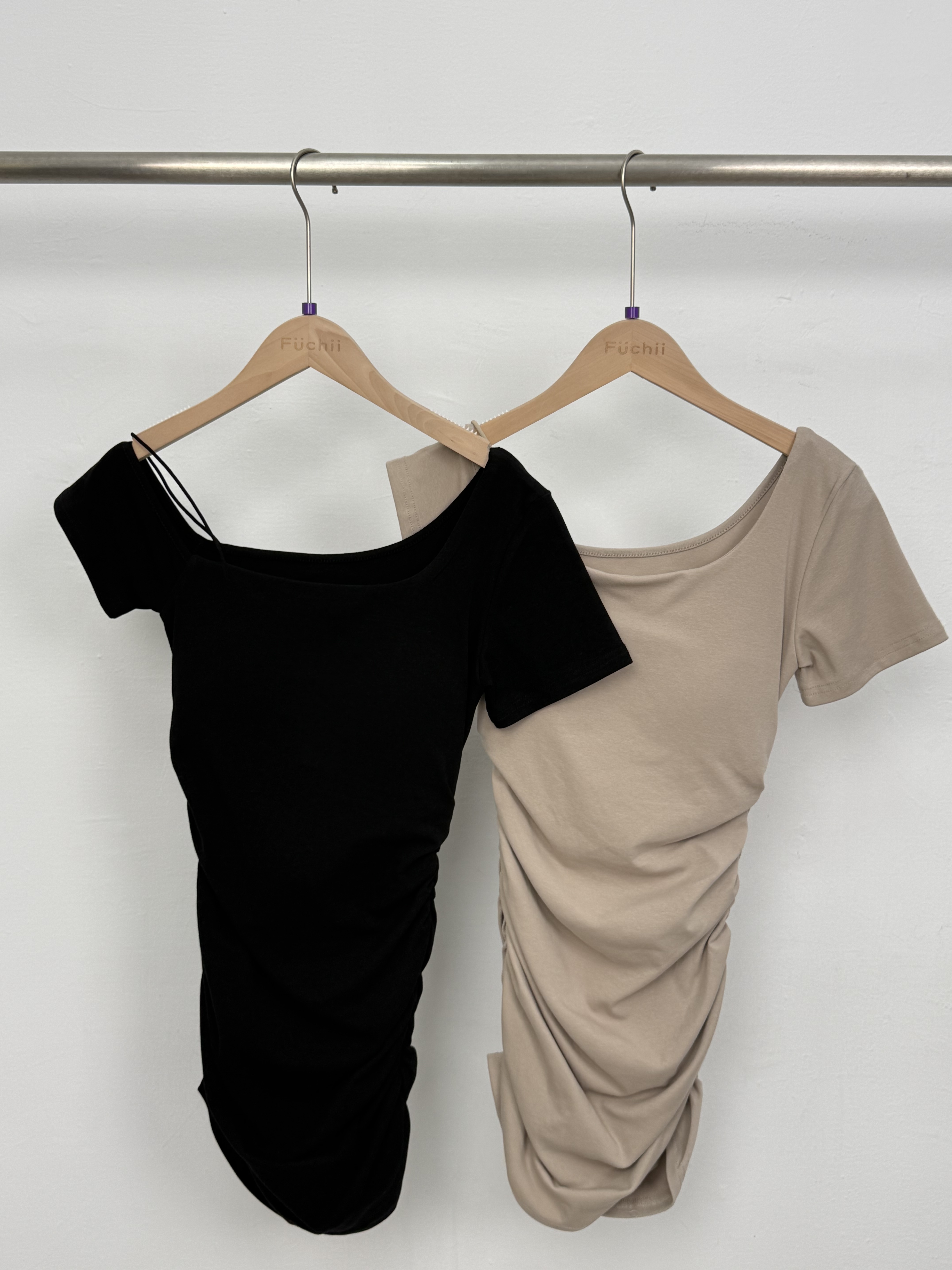 B65 斜肩性感抓皺連身裙