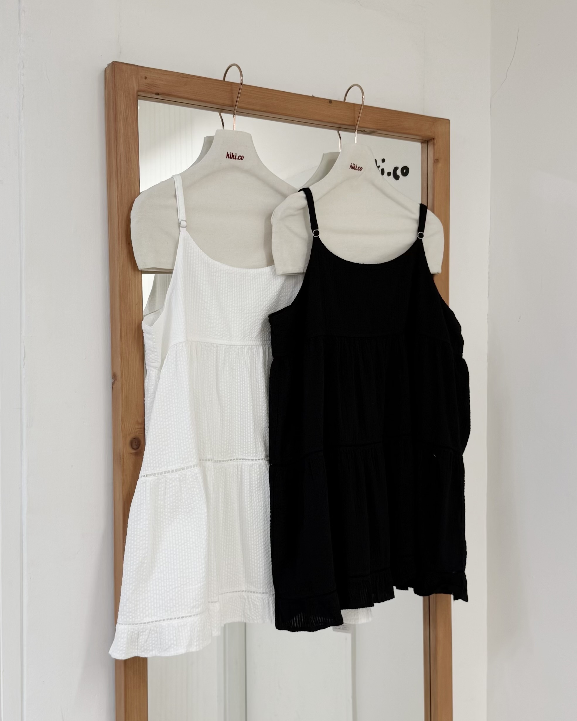 縷空橫間暗指紋吊帶背心