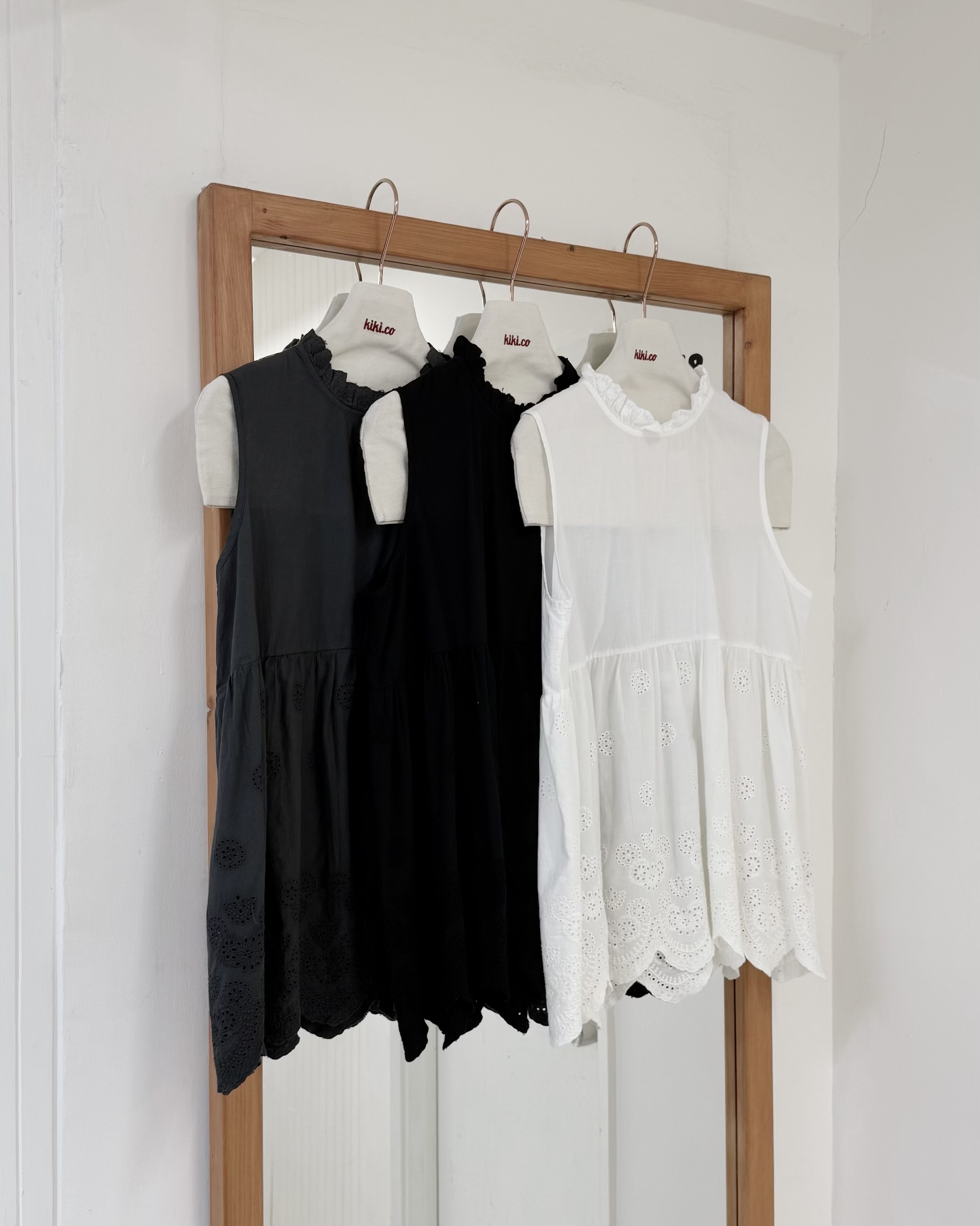 通花小企領傘型通花底背心