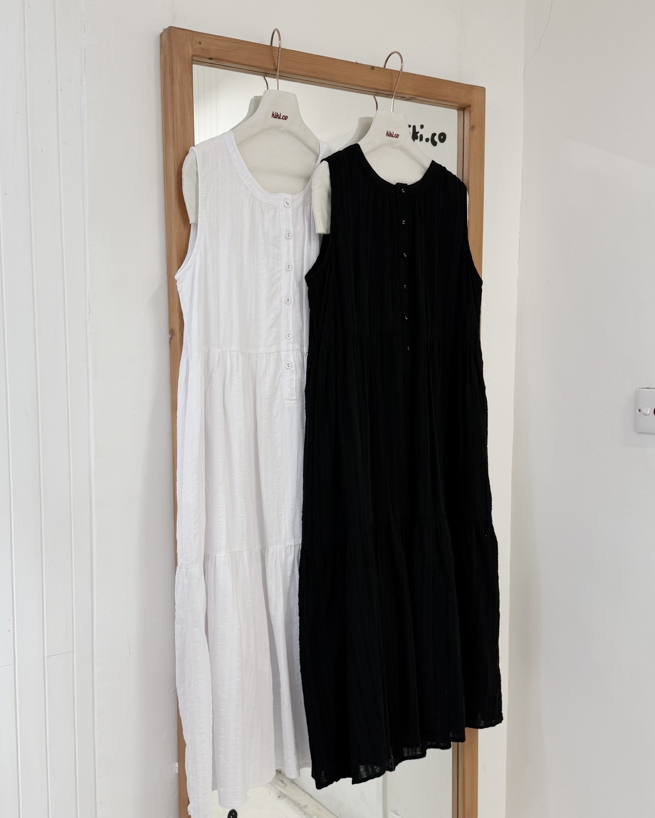 圓領暗直紋半開鈕背心Onepiece