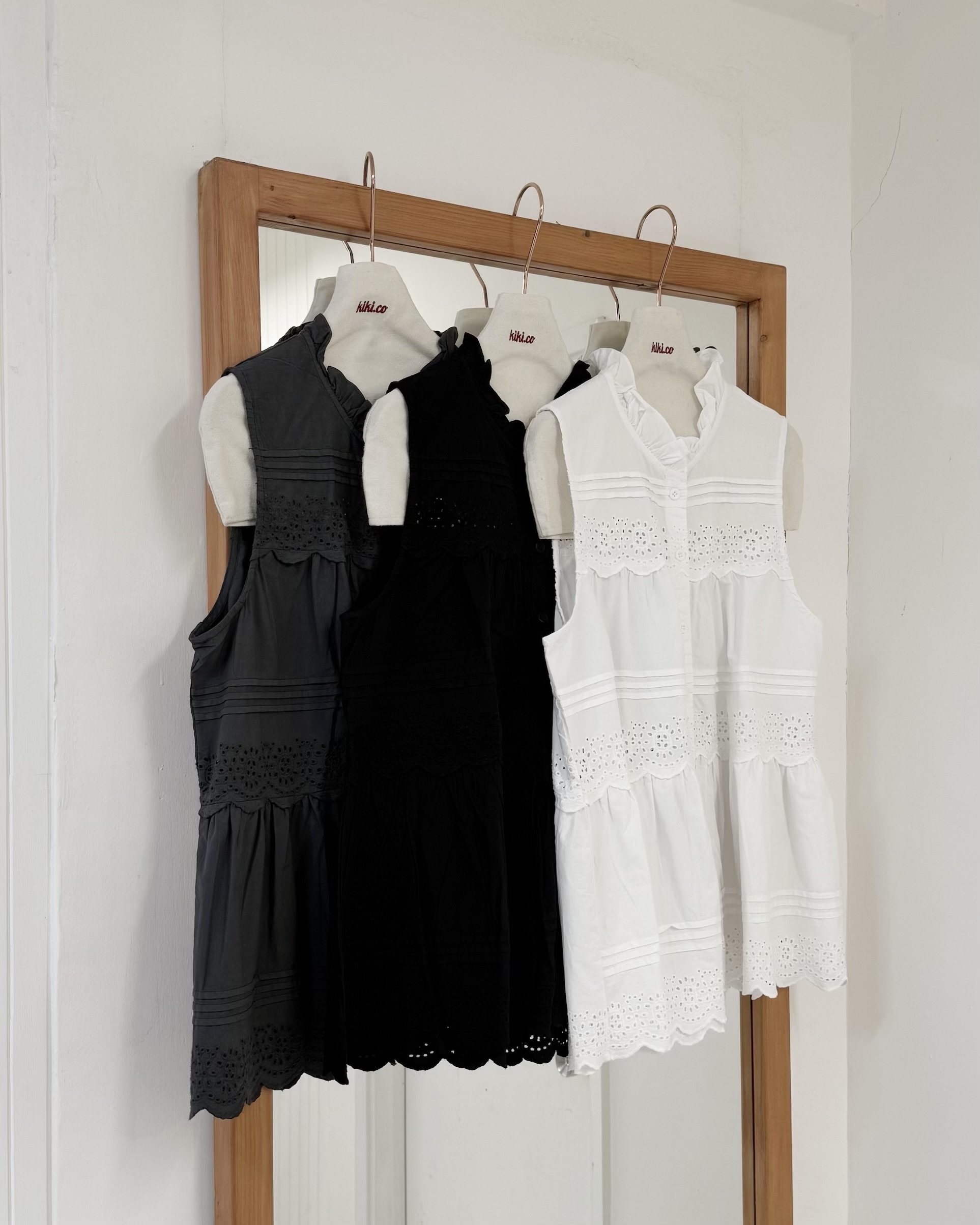 ruffle領鏤空通花褶褶背心