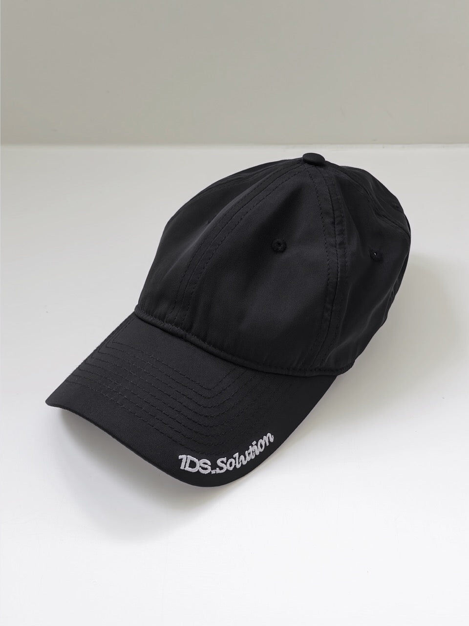 1dyLL｜1DS Logo Sheen Cap (Black)