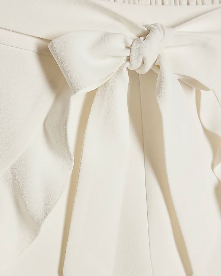 Cloud White雲朵白色荷葉綁帶短褲裙