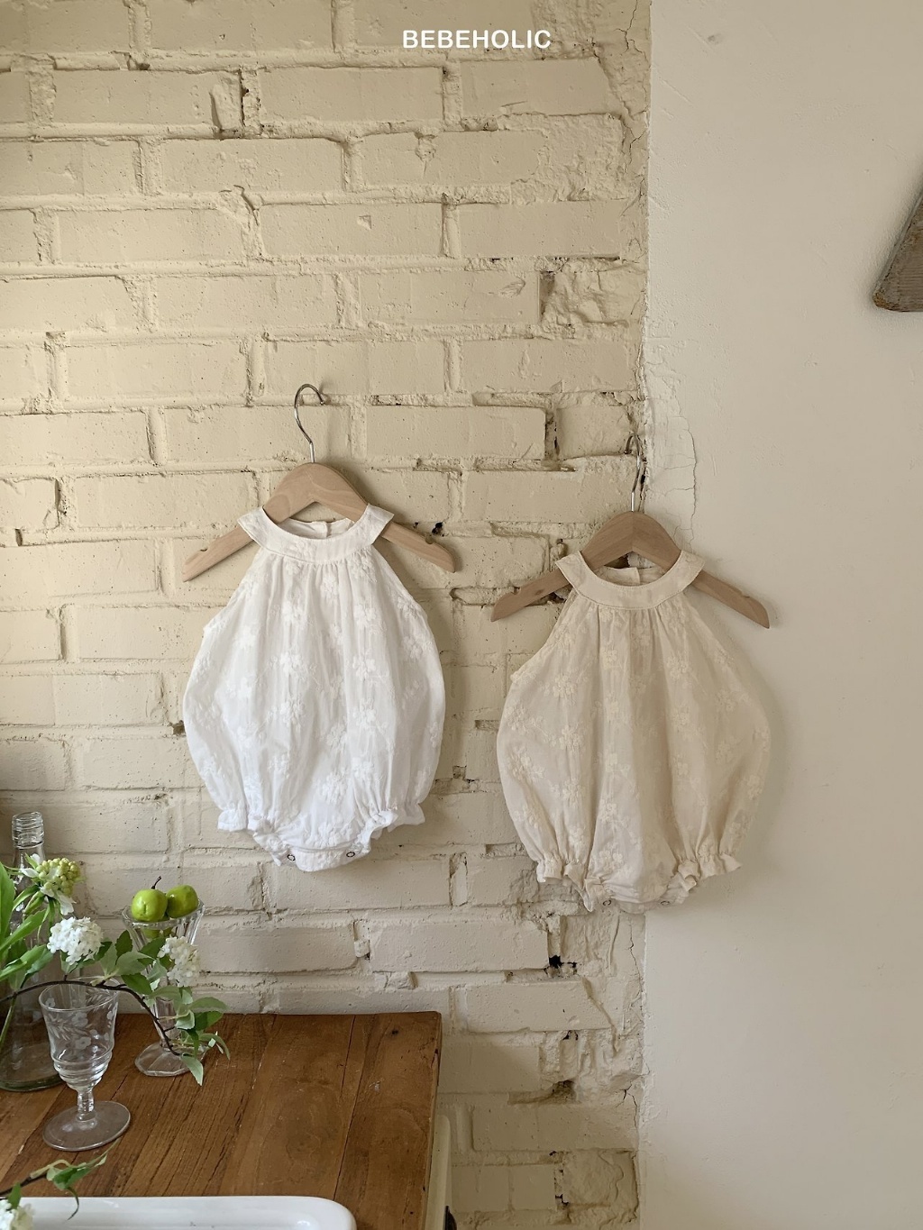 正韓夏bebeholic 嫩嬰削肩雕花包屁衣