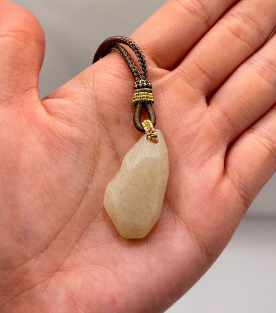 AB260402-K39-17*34*9+金乾坤玉許願石吊墜繩鏈-(預計5月尾到貨)(只限尖沙咀門市自取不包郵)（一物一證書）