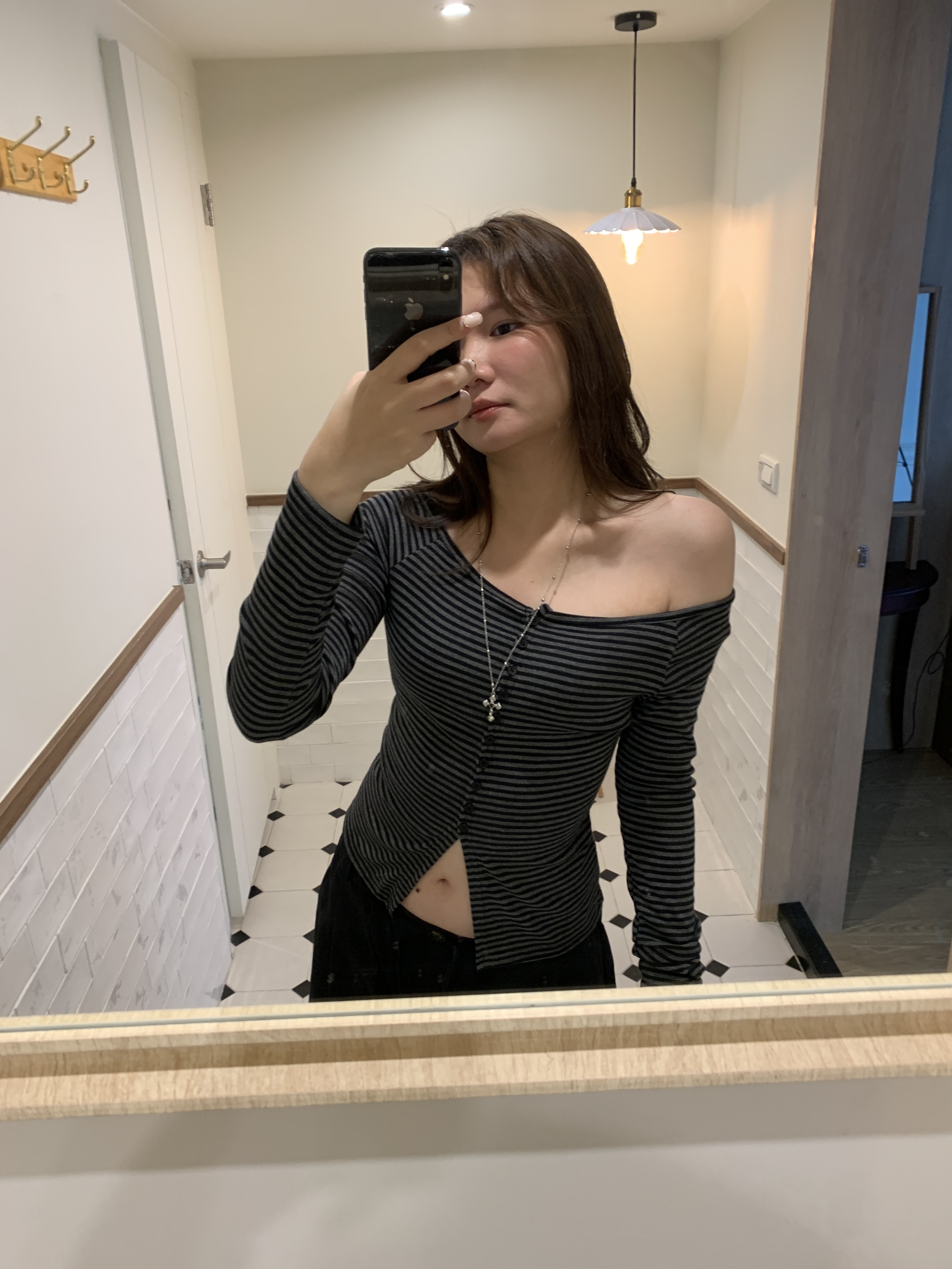 L004/條紋鈕扣一字領上衣