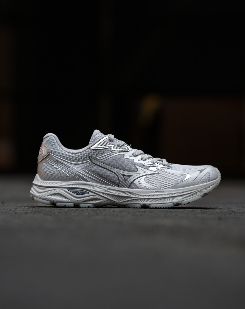[預訂] MIZUNO Racer V2 | 淺灰銀