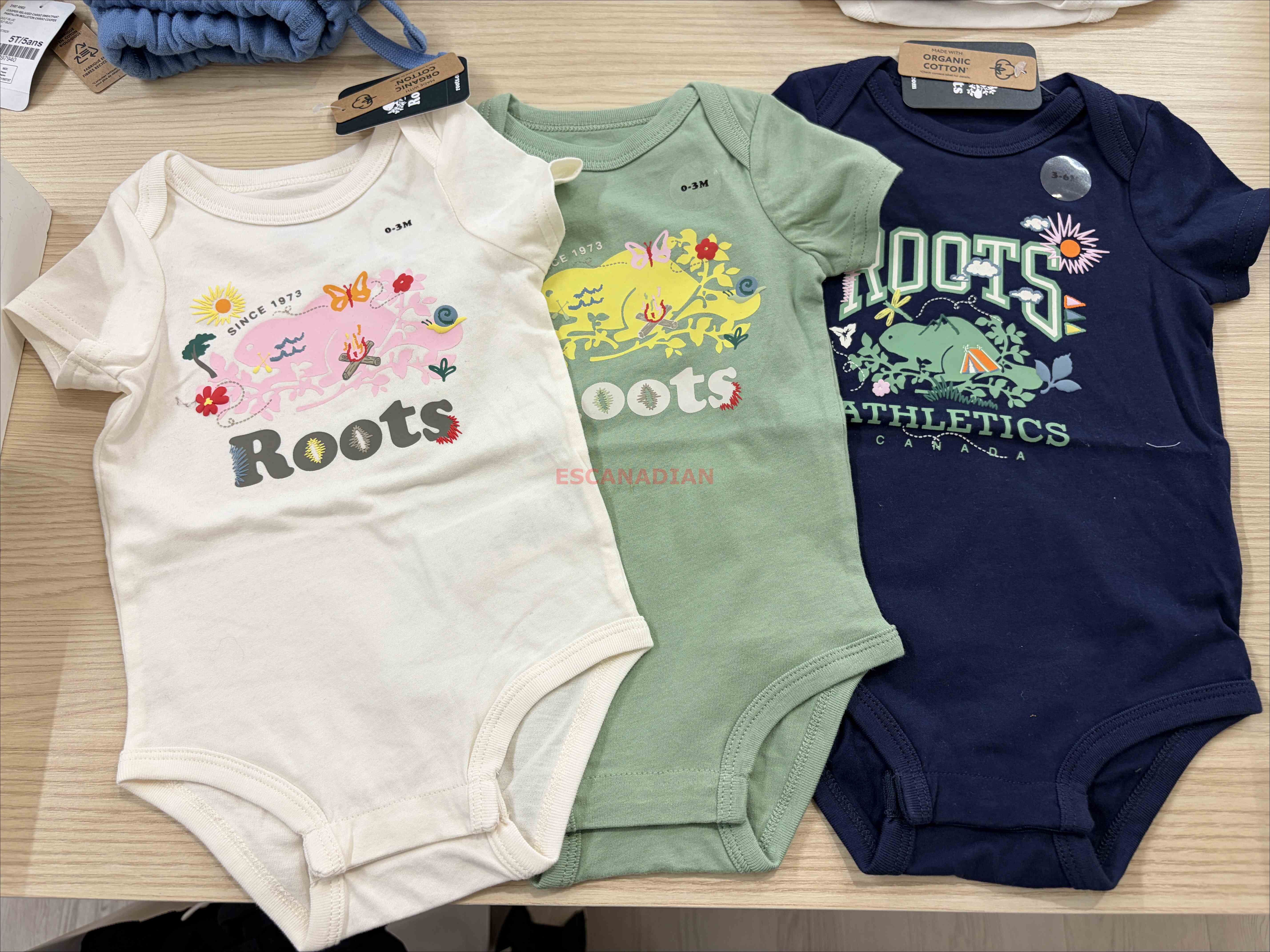 Baby ROOTS 造型海狸 圖案 包屁衣 (3色)