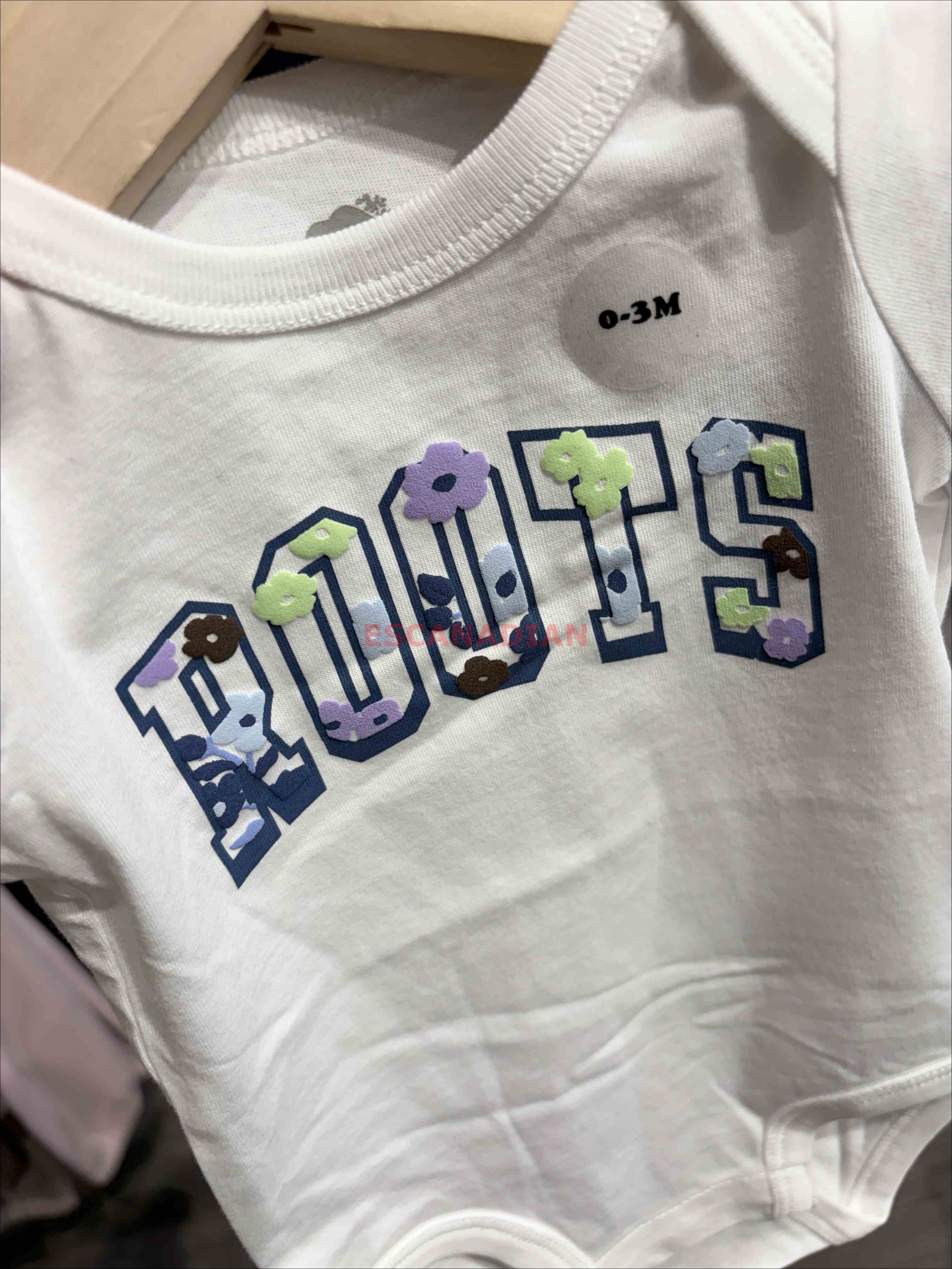 Baby ROOTS 花卉字樣 包屁衣