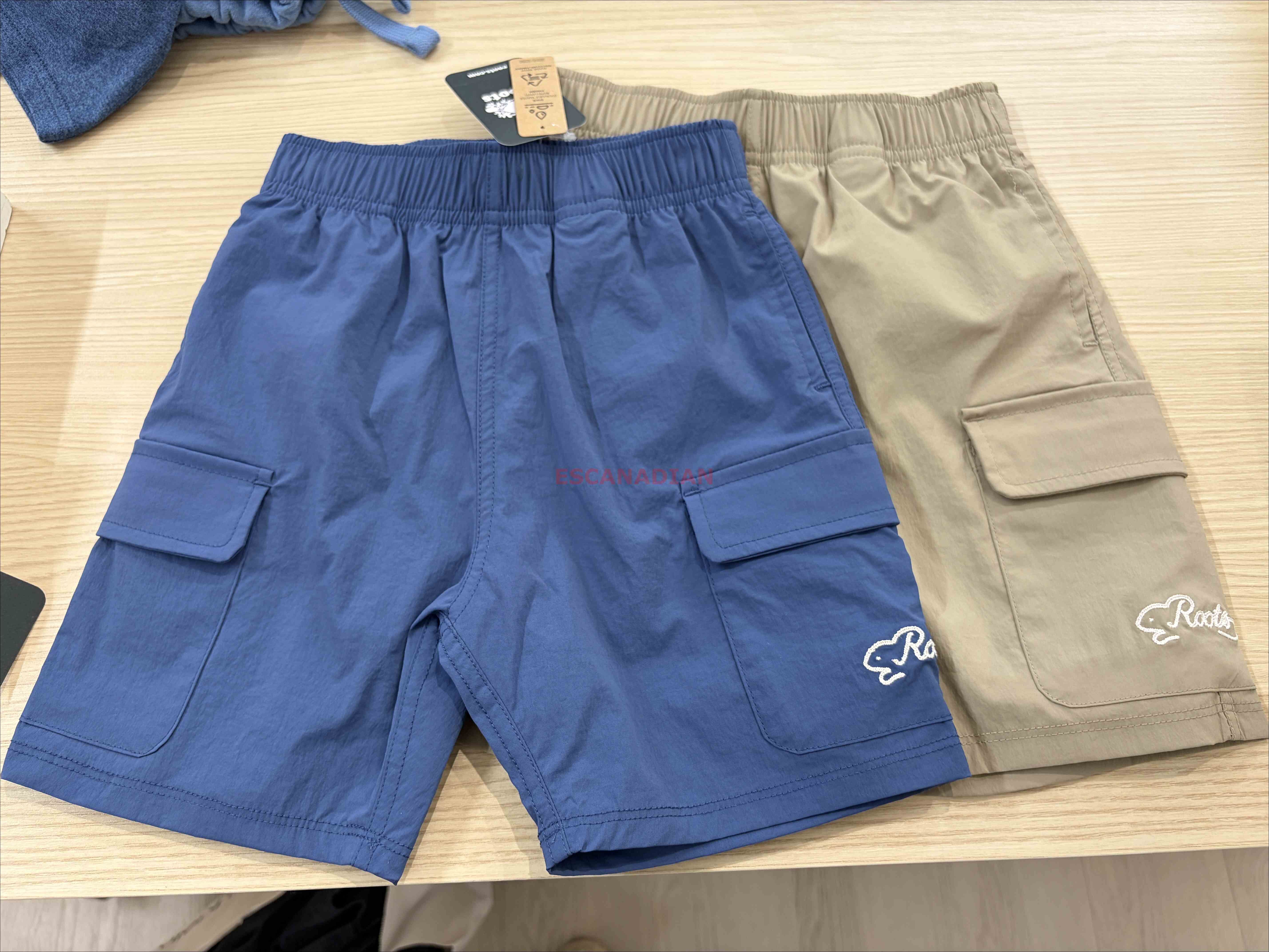 ROOTS 小男童 刺繡小海狸 防潑水 工裝設計 休閒短褲 (2色)