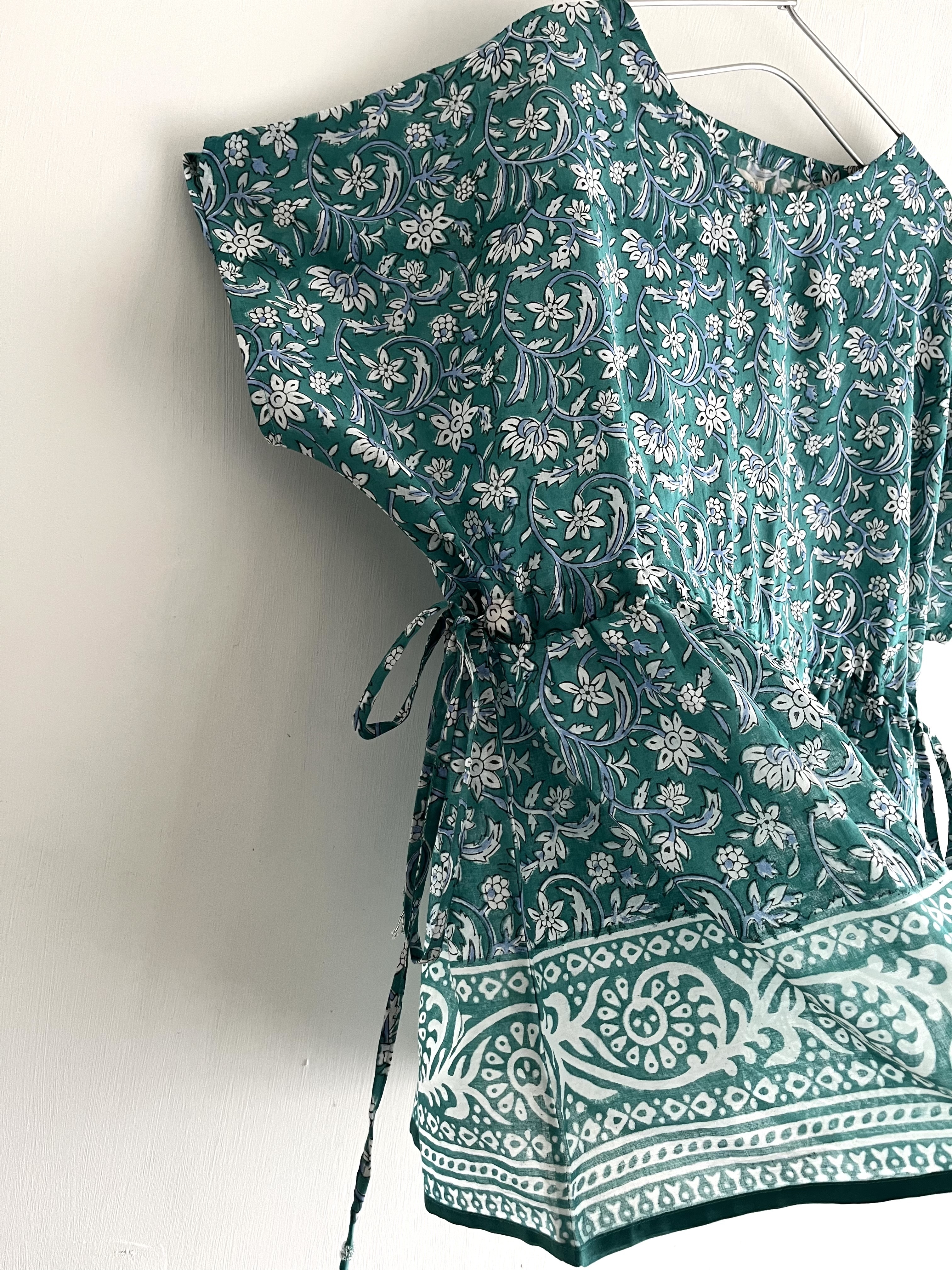 tene綠色V領民族花top