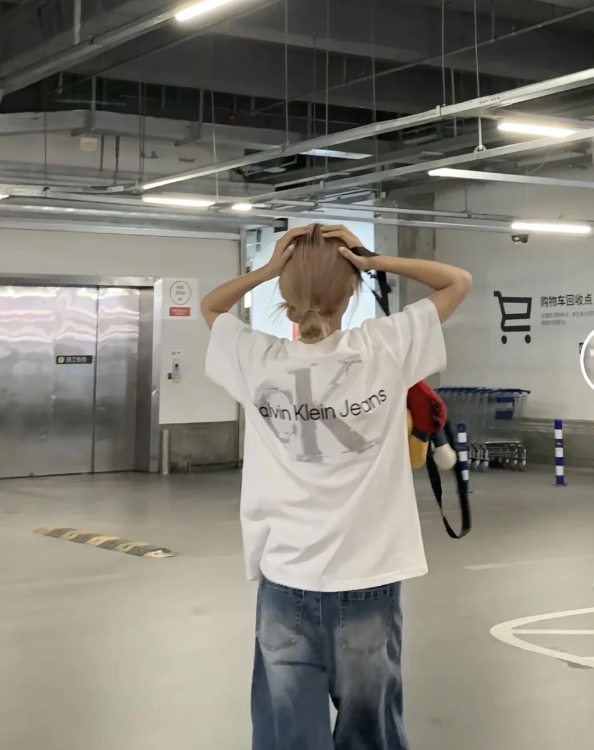 Calvin Klein SS25 浮雕短袖T