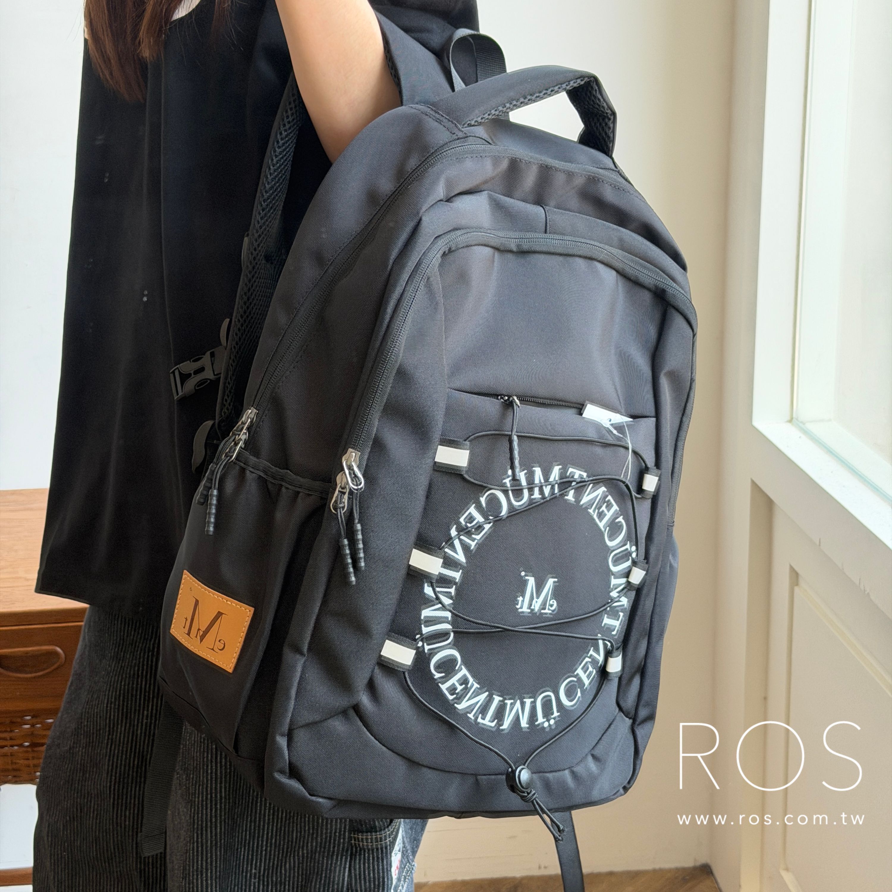 🇰🇷韓國 MUCENT TRAVIN ARC LOGO 後背包 黑