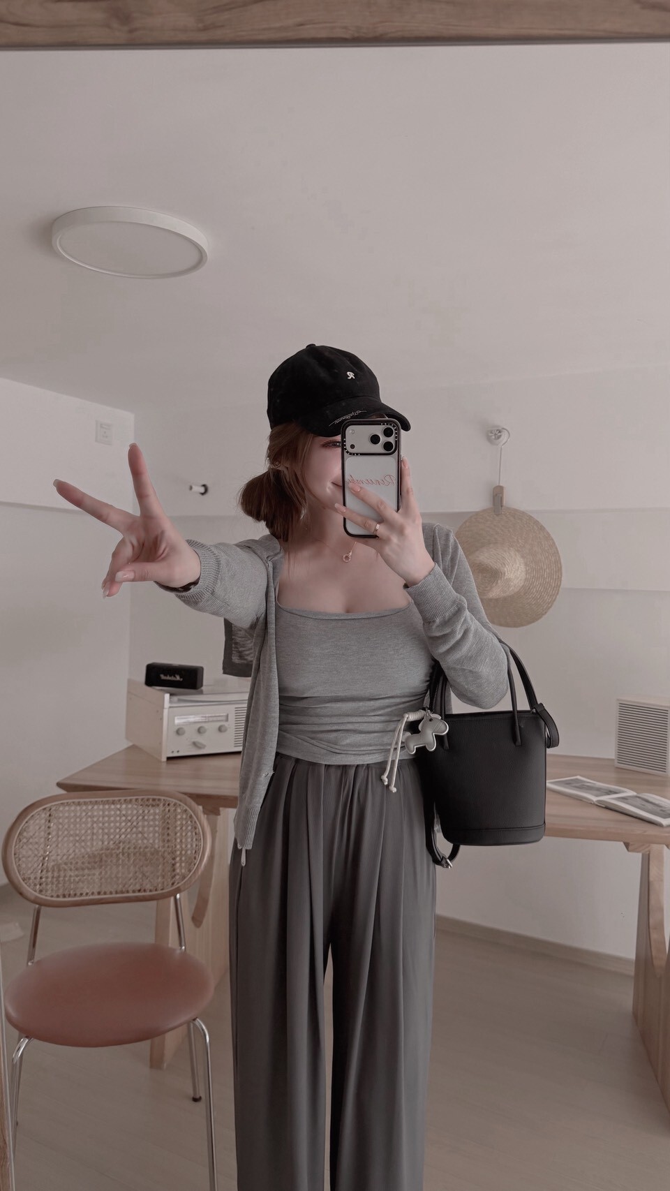 A168 「（樂私藏）真皮小馬水桶兩用包」