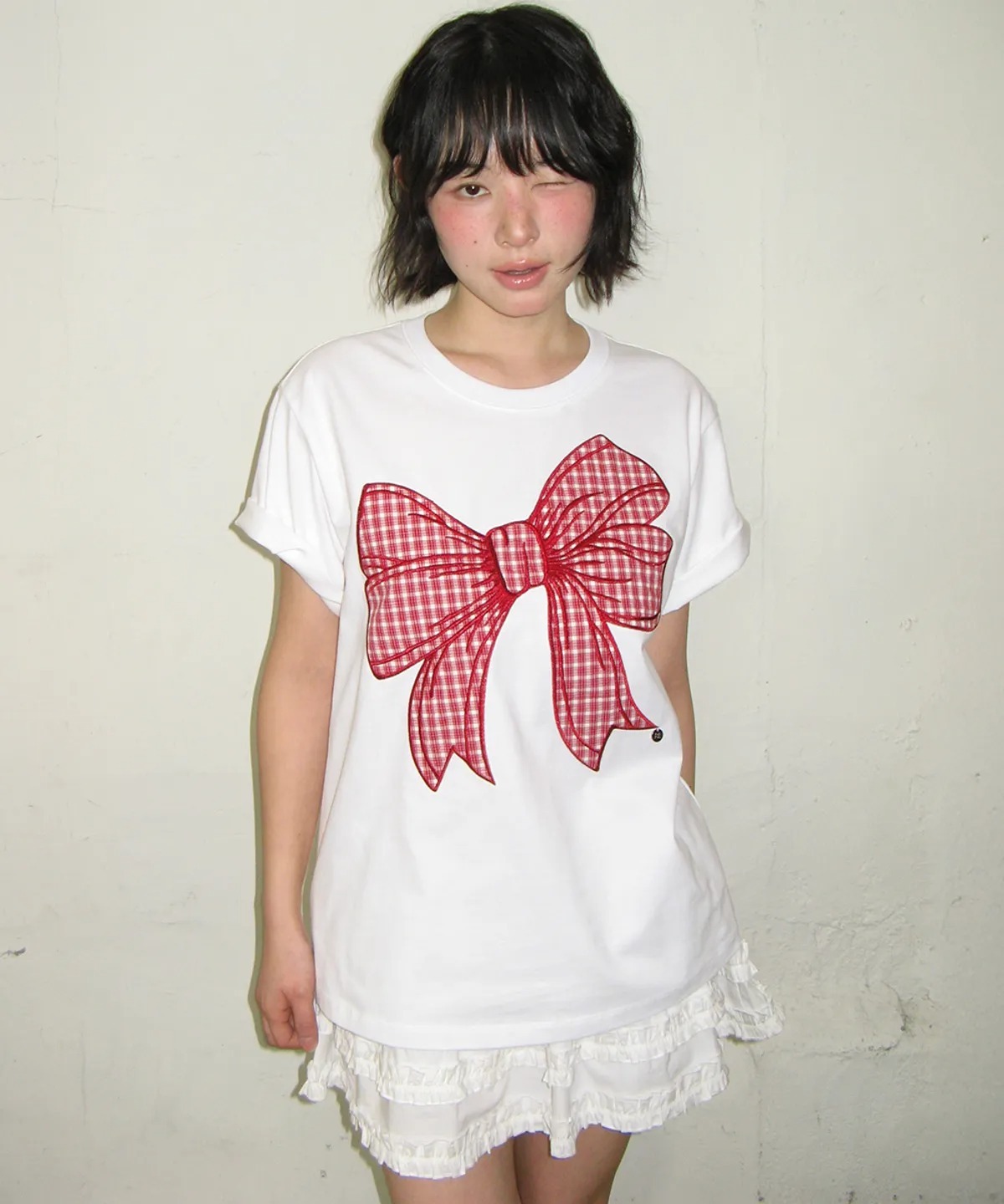 RONRON BIG RIBBON APPLIQUE BASIC FIT T SHIRT